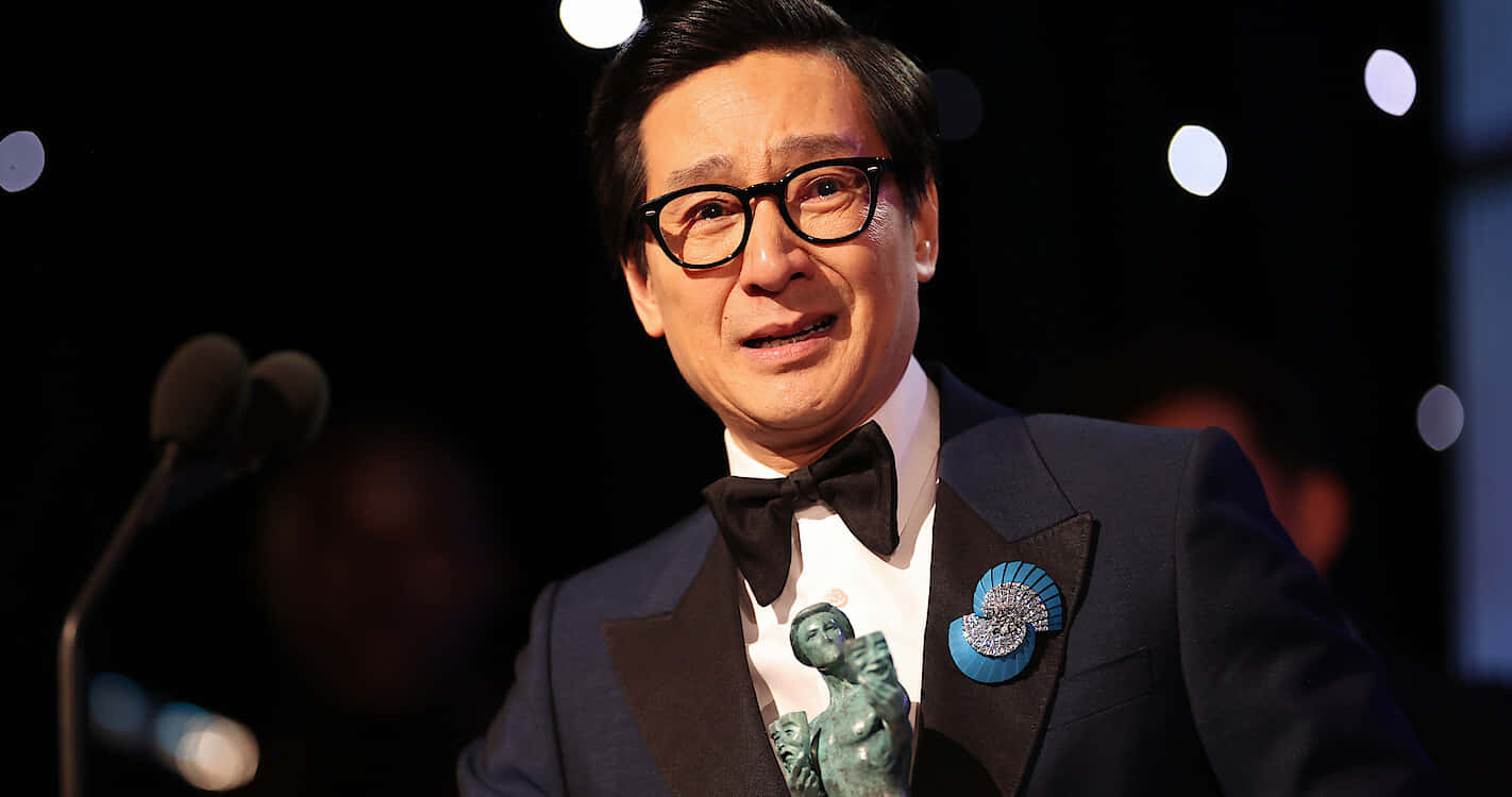 Ke Huy Quan, tuxedo, glasses, HD Desktop Wallpaper
