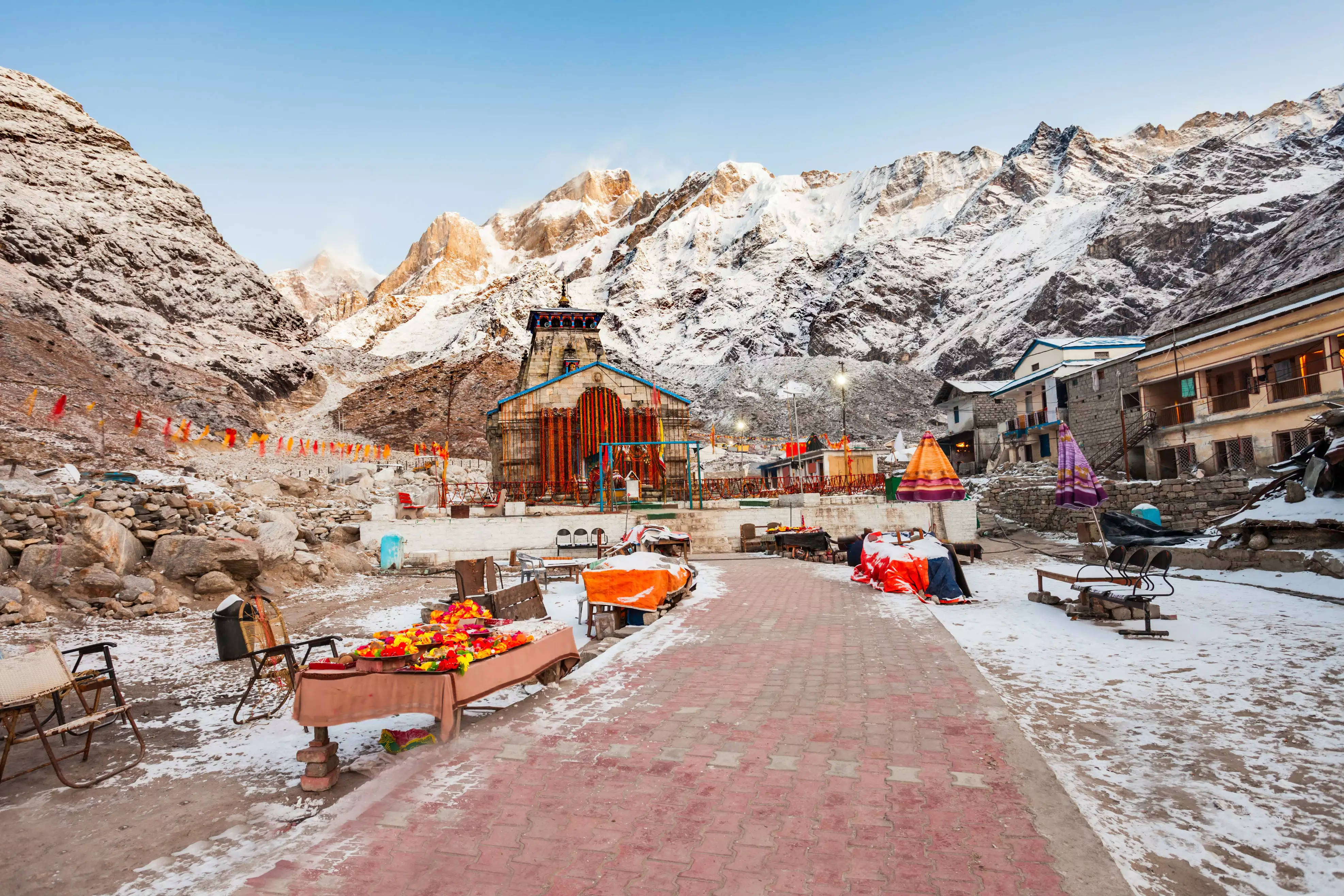 Kedarnath, paved path, snow-dusted mountain village, 4K Desktop Wallpaper