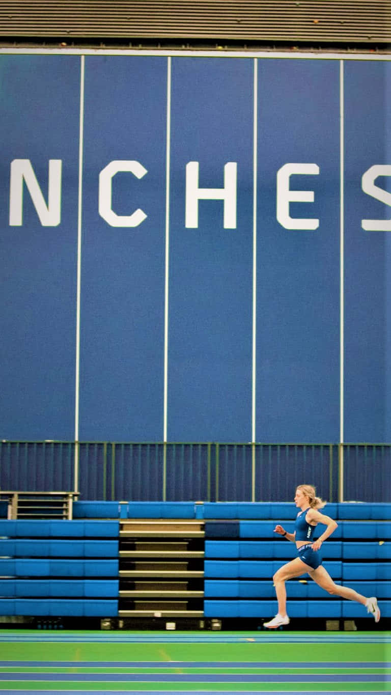 Keely Hodgkinson, indoor track, blue wall, HD Phone Wallpaper