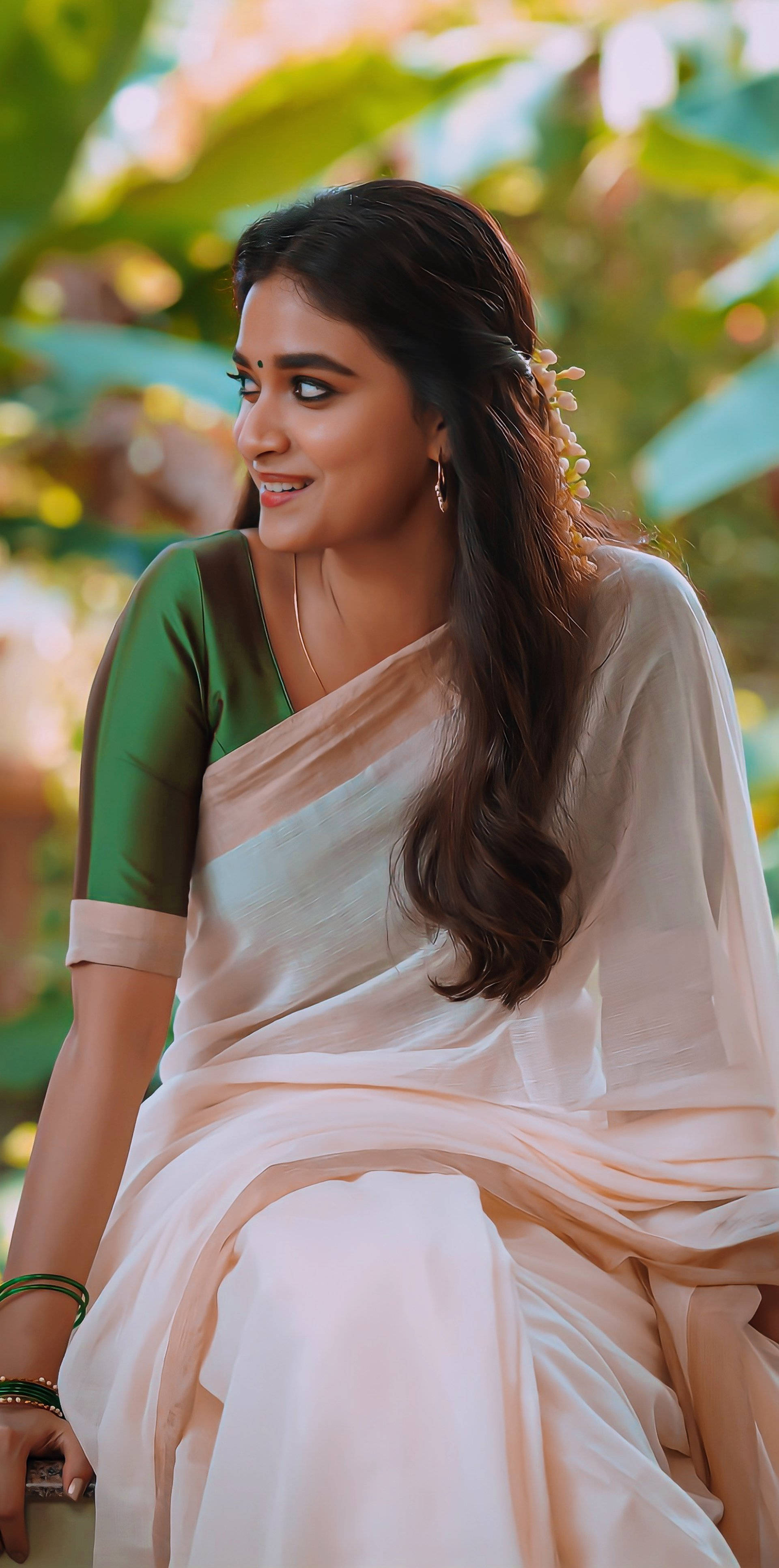 Keerthi Suresh Saree, soft peach, cream and green saree, 4K Phone Wallpaper