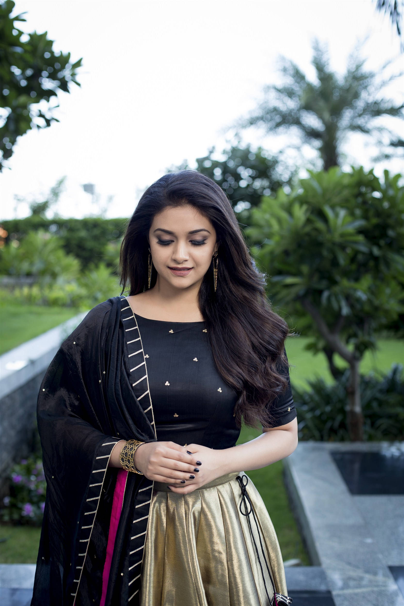 Keerthi Suresh Saree, black and gold, traditional attire, Full HD Phone Wallpaper