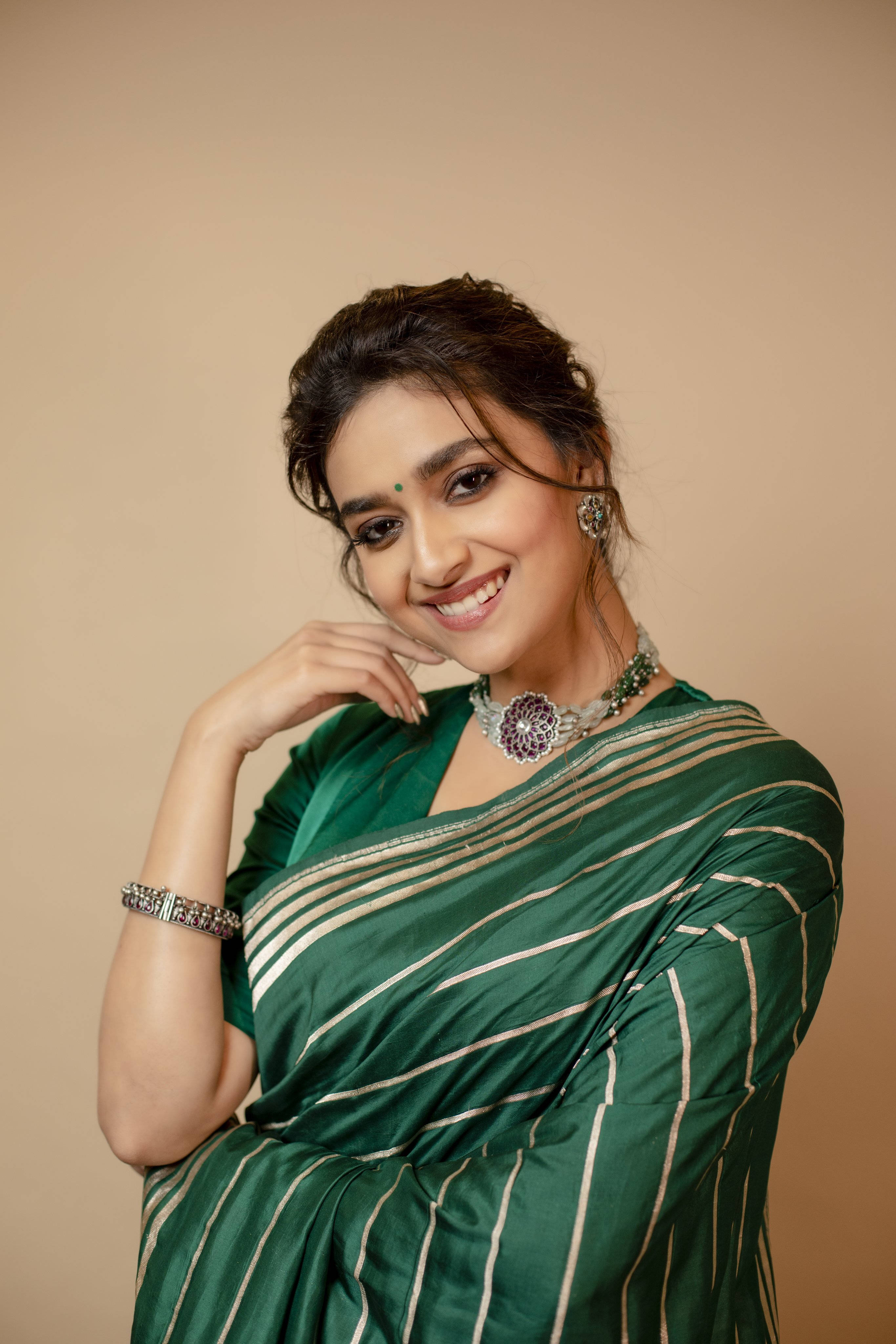 Keerthi Suresh, green striped saree, soft beige studio backdrop, 4K Phone Wallpaper