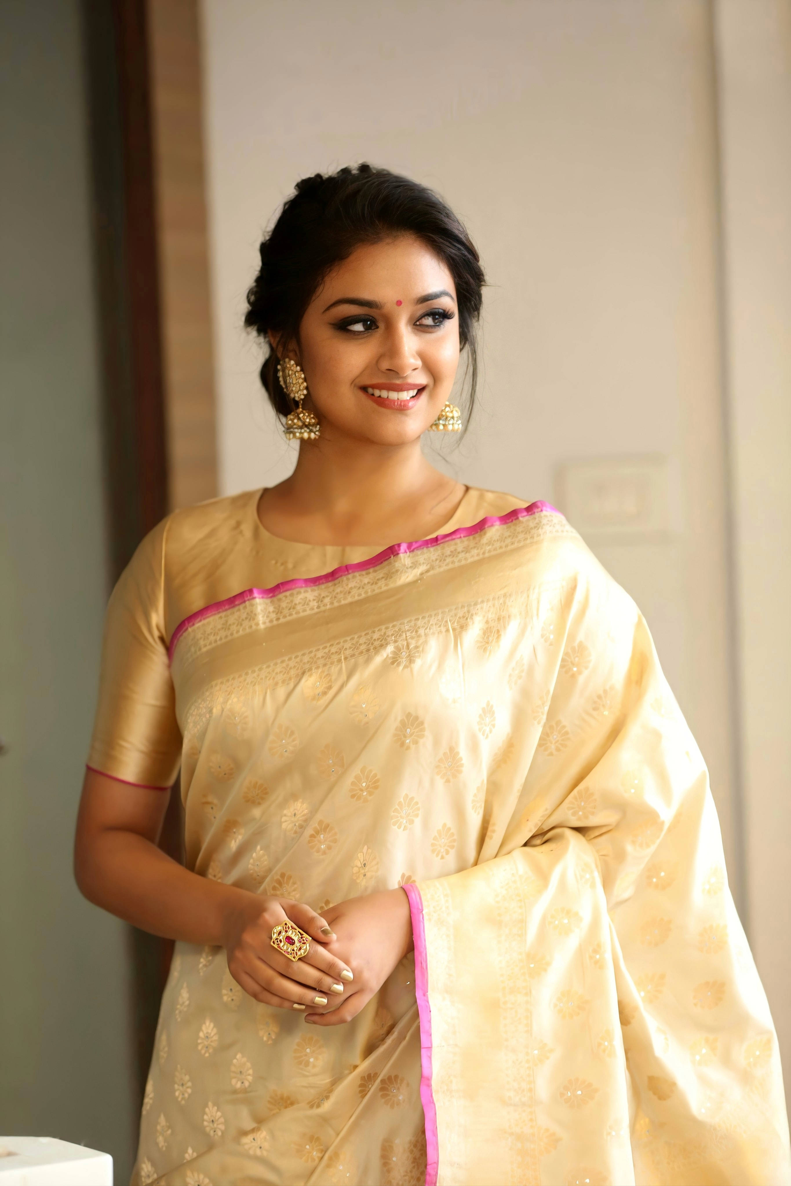 Keerthi Suresh, golden saree, pink trim, 4K Phone Wallpaper