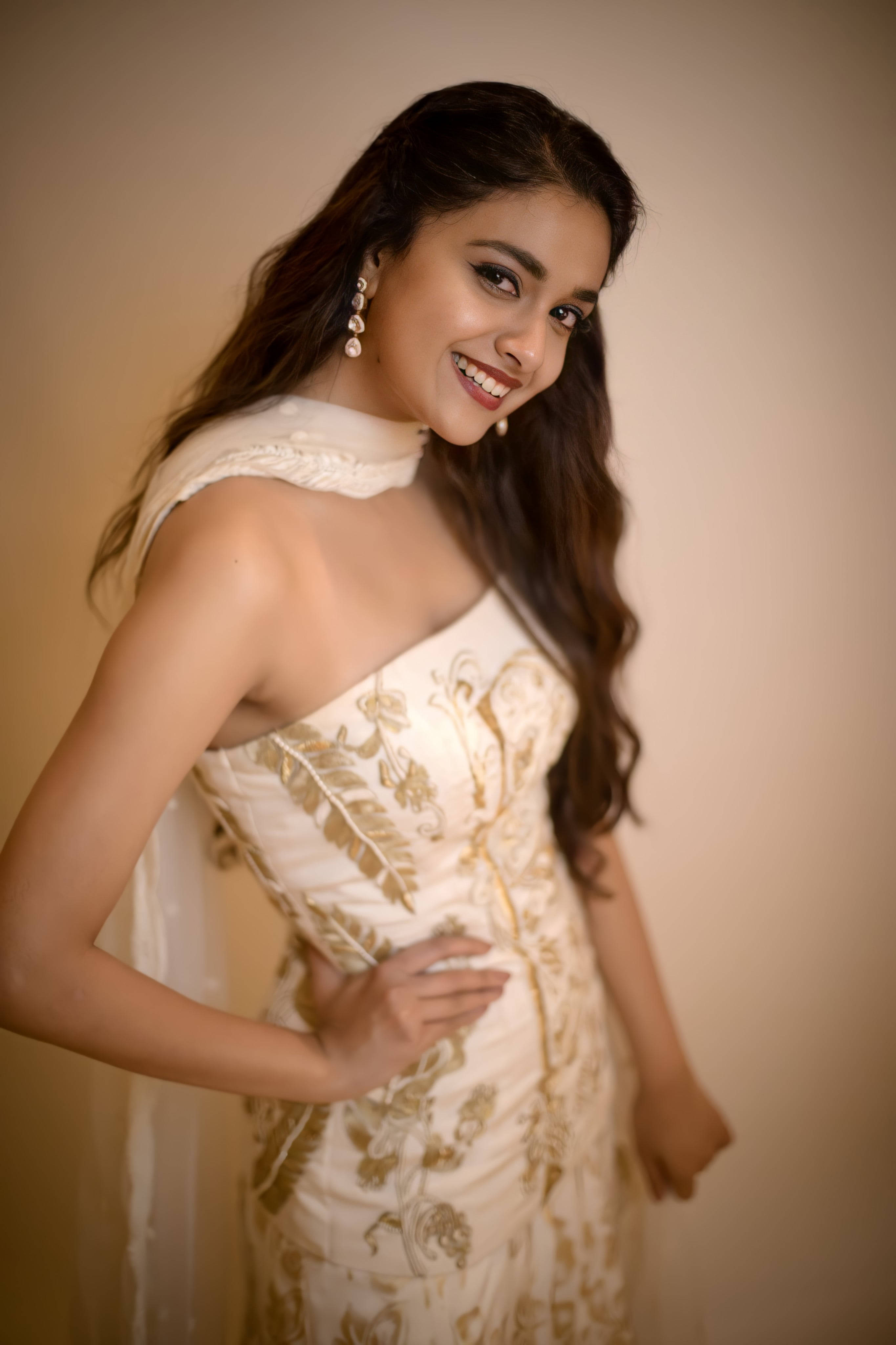 Keerthi Suresh, strapless dress, cream and gold embroidered gown, 4K Phone Wallpaper