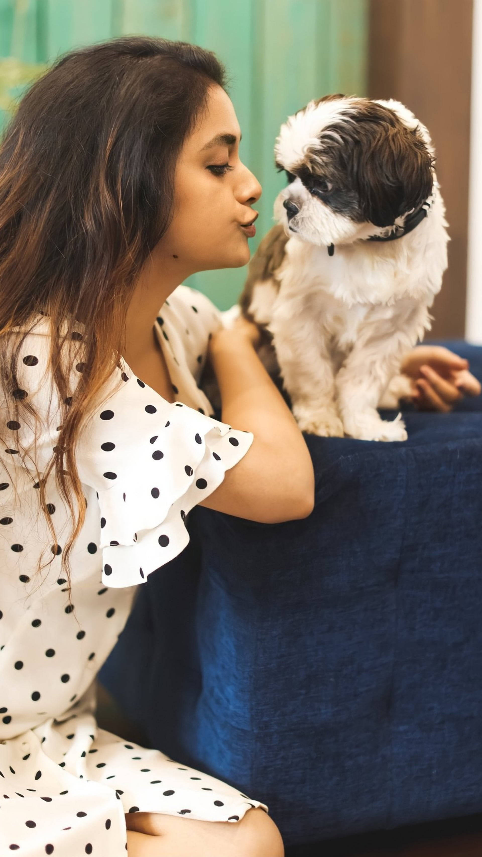 Keerthi Suresh, polka-dot dress, fluffy black and white dog, 2K Phone Wallpaper