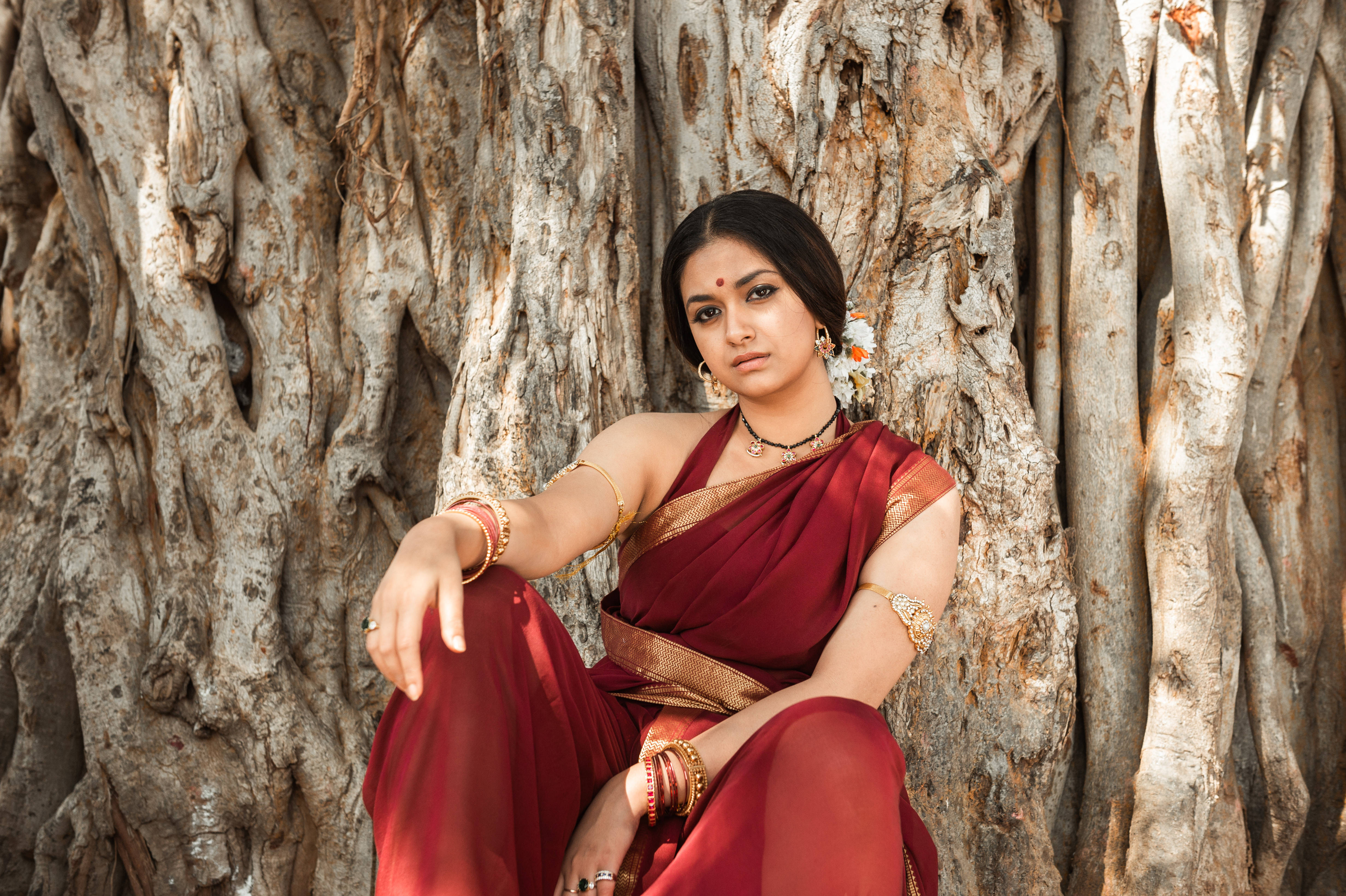 Keerthi Suresh, red sari, gold jewelry, 4K Desktop Wallpaper