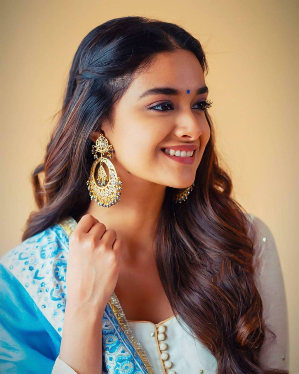 Keerthi Suresh, gold dangling earrings, long dark hair, HD Phone Wallpaper