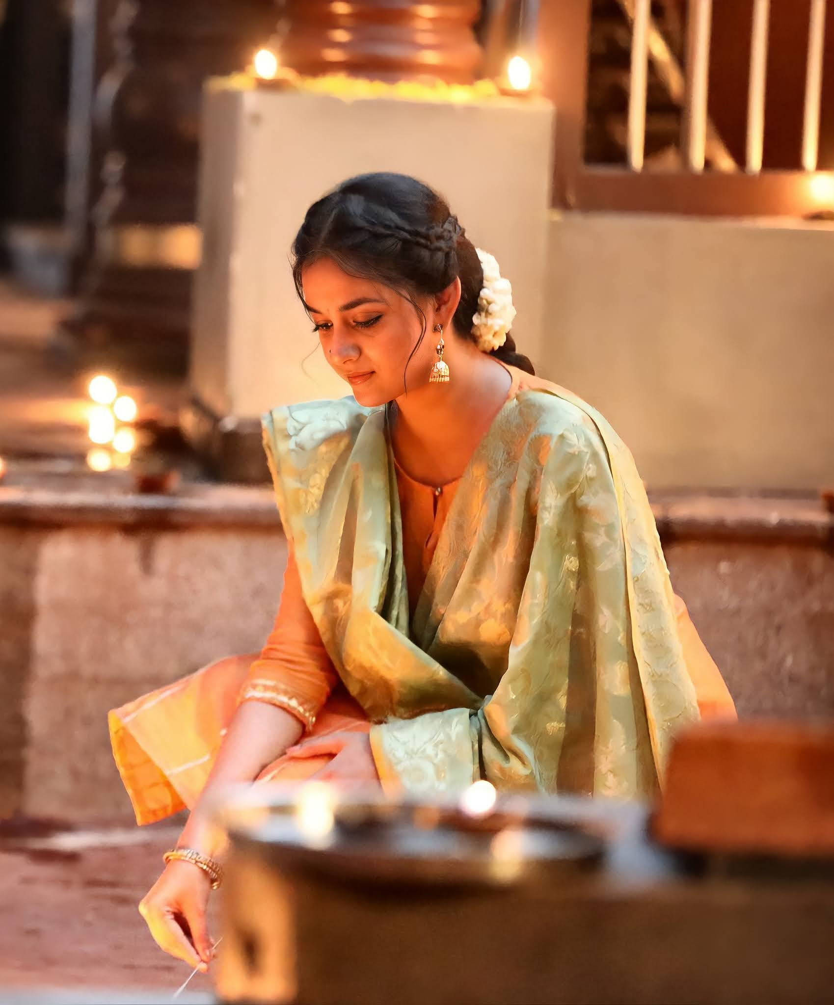 Keerthi Suresh, traditional attire, dusk, Full HD Phone Wallpaper