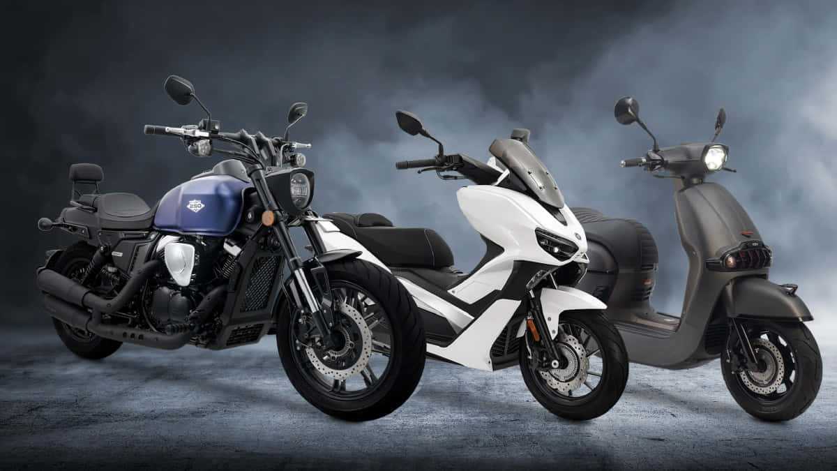 Keeway, blue cruiser, white sport scooter, SD Desktop Wallpaper
