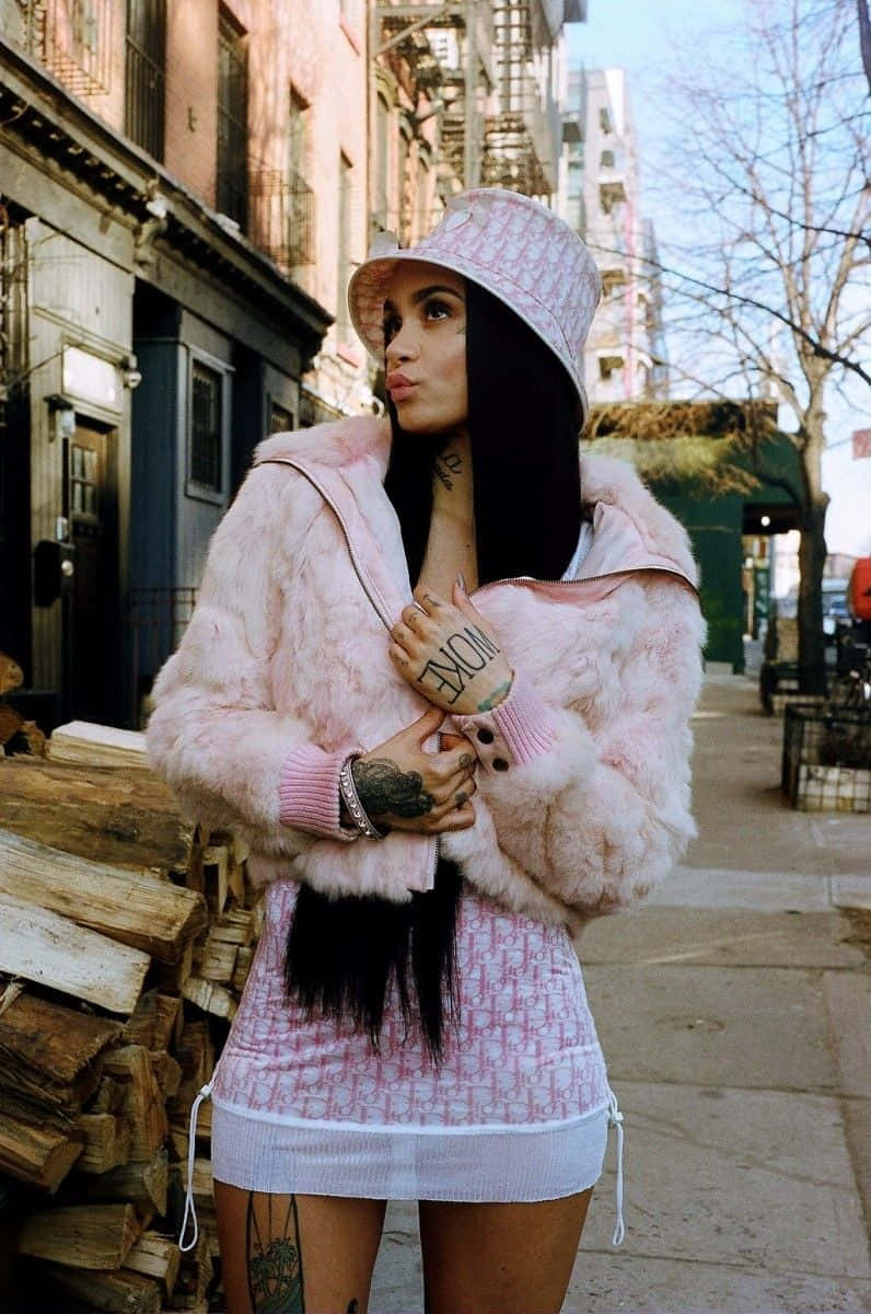 Kehlani, pink fur coat, matching bucket hat, SD Phone Wallpaper
