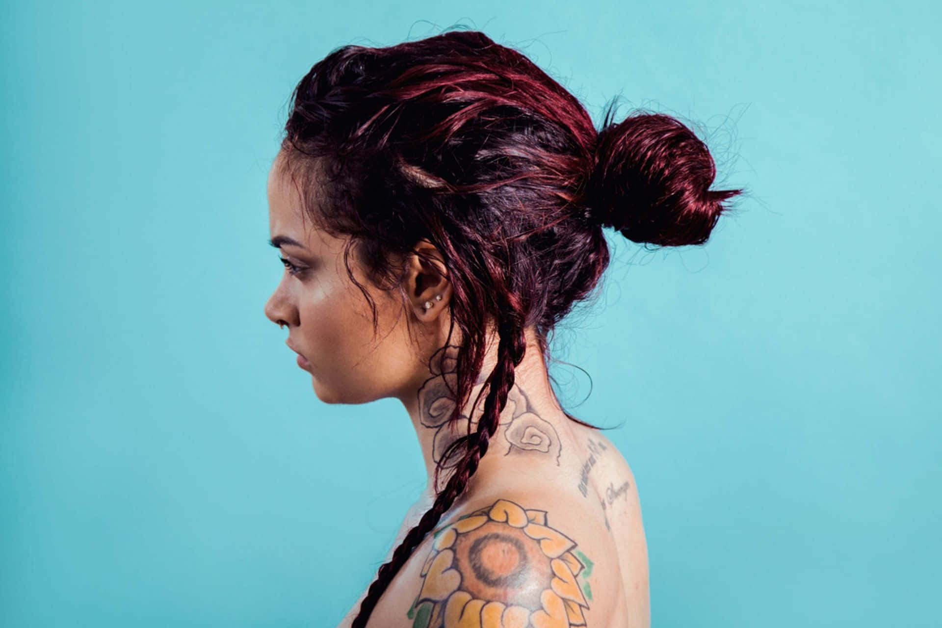 Kehlani, red-streaked hair, messy bun, Full HD Desktop Wallpaper