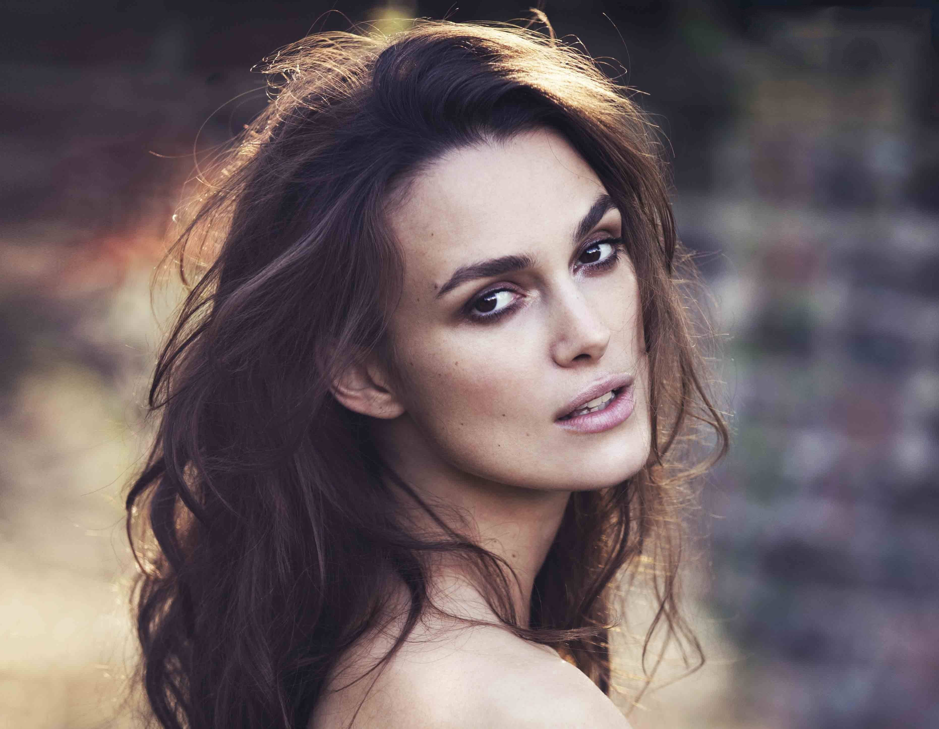 Keira Knightley, dark wavy hair, softly blurred brick wall, 2K Desktop Wallpaper