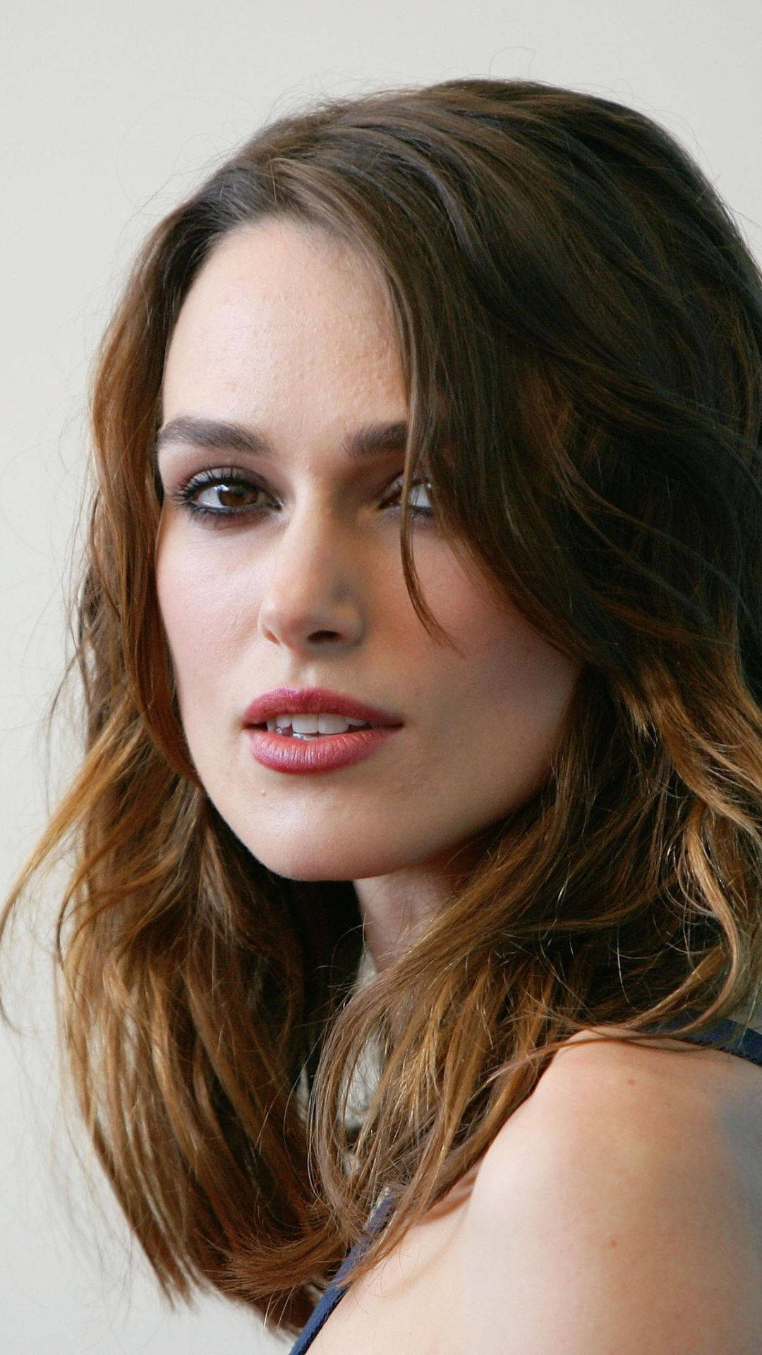 Keira Knightley, brunette, coy smile, Full HD Phone Wallpaper
