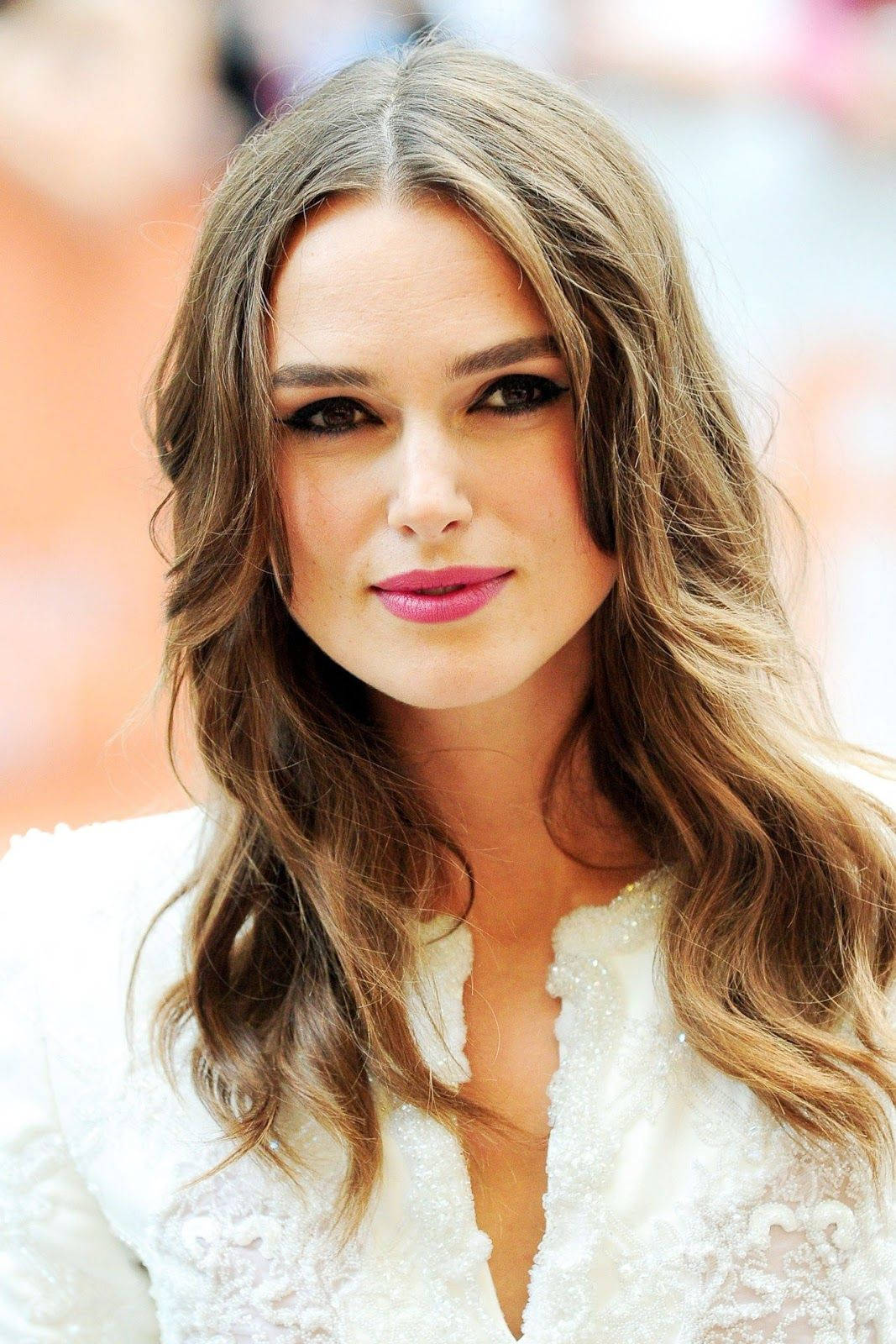 Keira Knightley, brunette hair, wavy brown hair, HD Phone Wallpaper