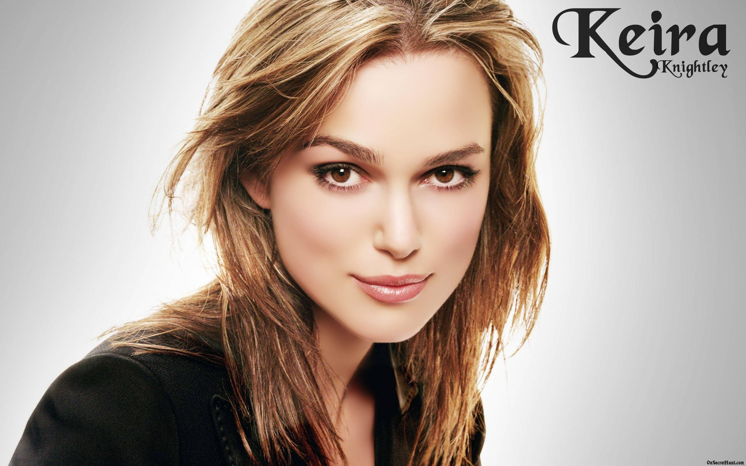 Keira Knightley, blonde hair, soft lighting, 2K Desktop Wallpaper