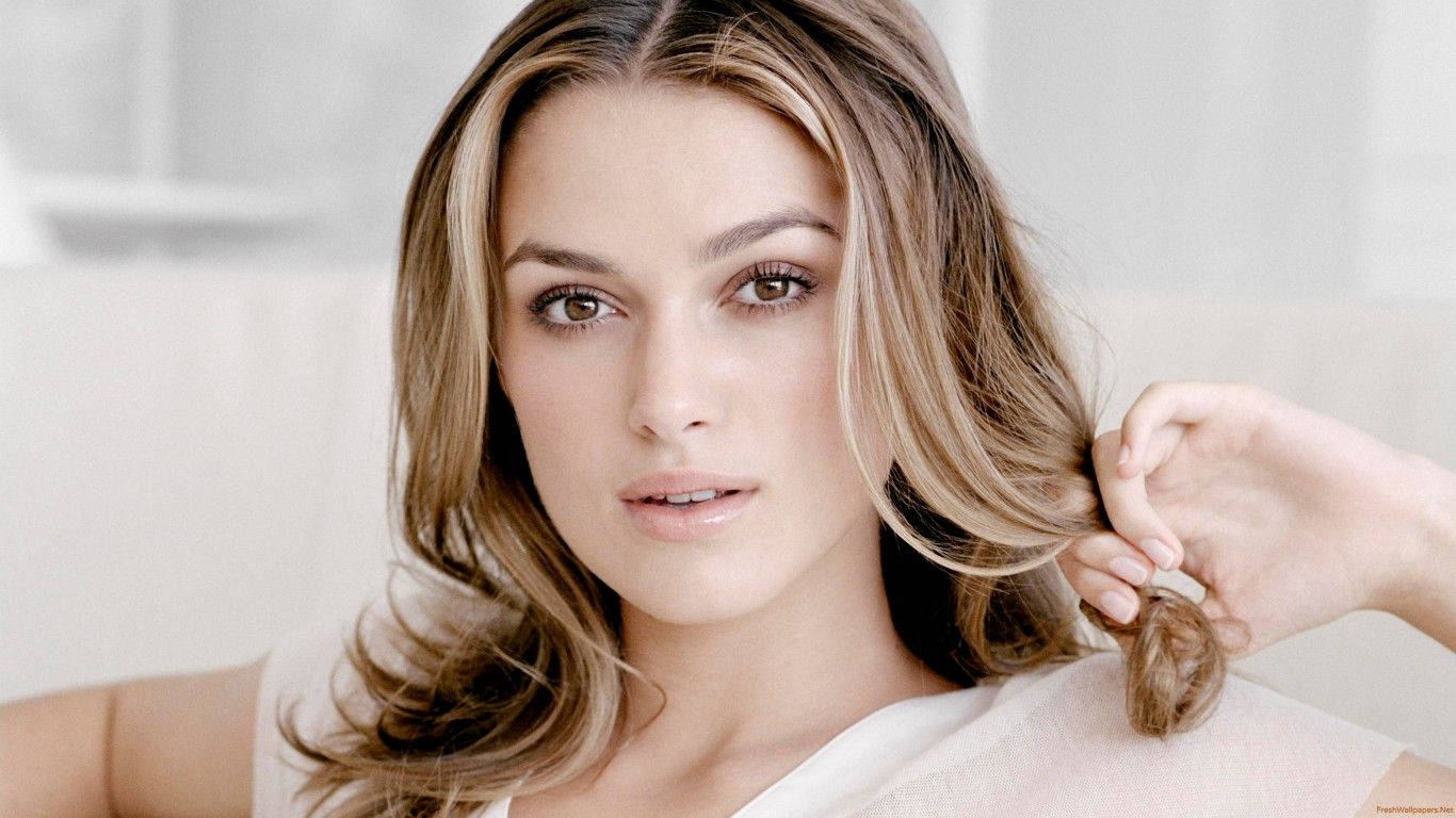 Keira Knightley, wavy blonde hair, softly lit studio setting, HD Desktop Wallpaper
