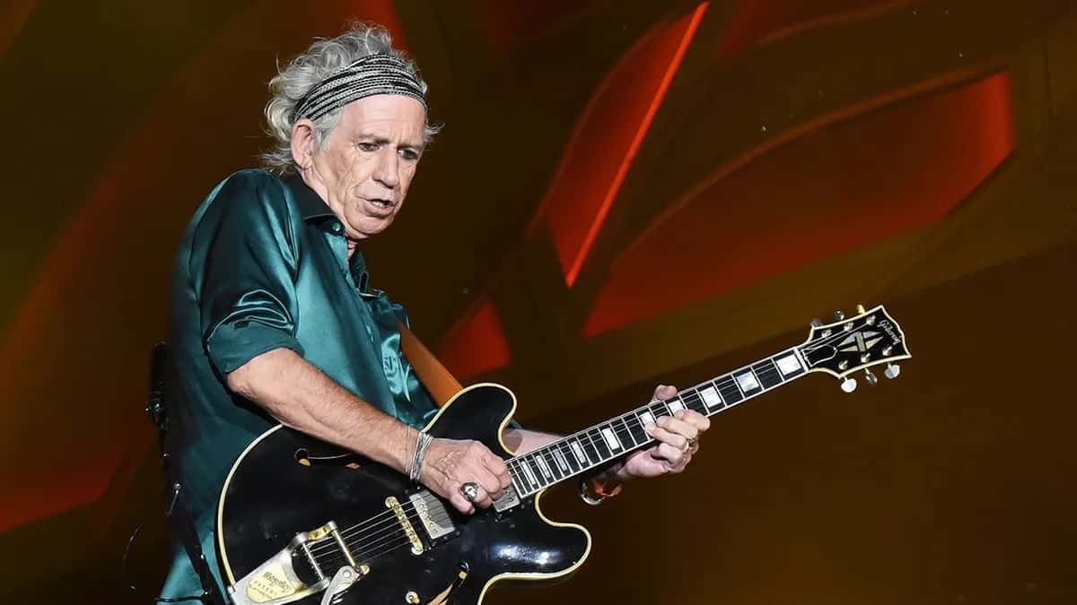 Keith Richards, black electric guitar, stage, SD Desktop Wallpaper
