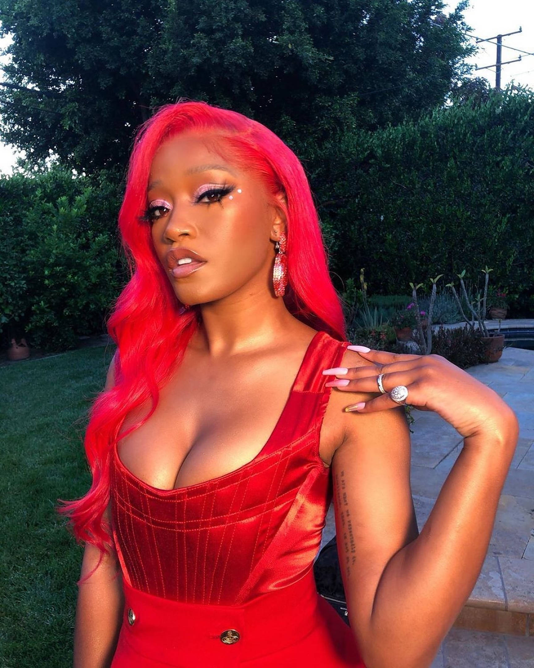 Keke Palmer, vibrant pink hair, bold makeup, Full HD Phone Wallpaper
