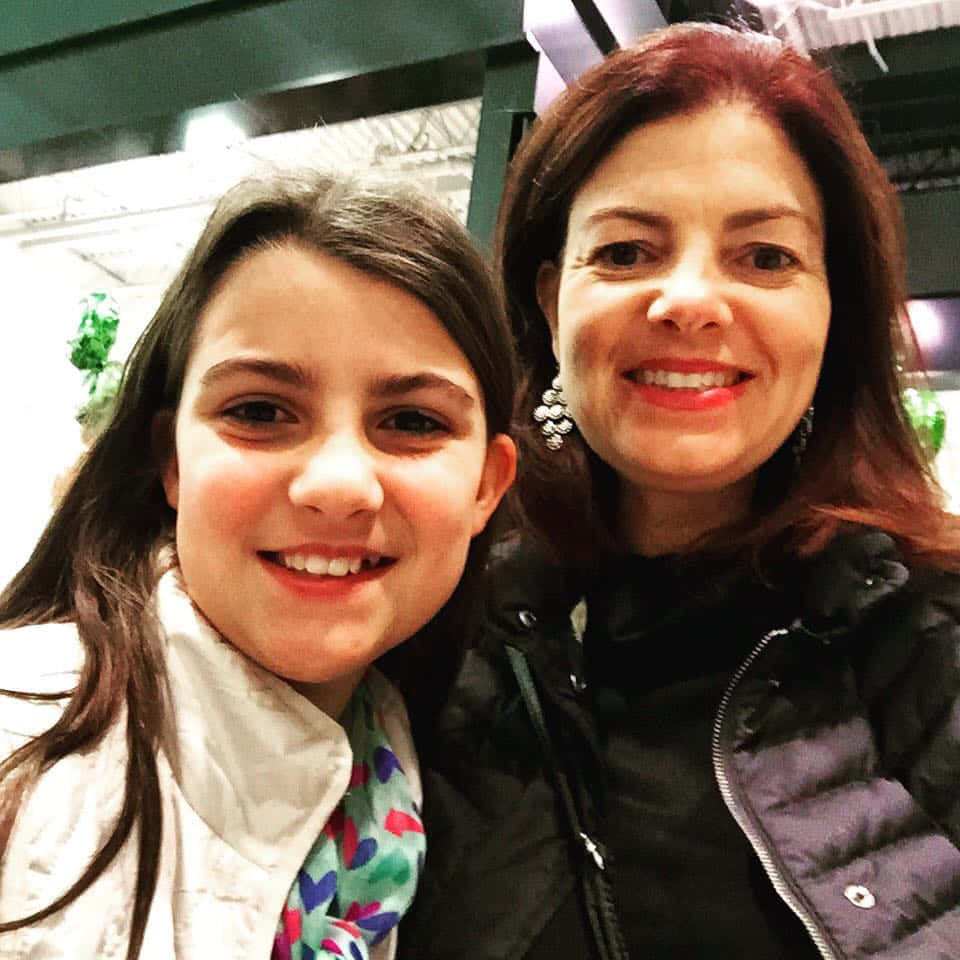Kelly Ayotte, daughter, indoor, SD Desktop Wallpaper