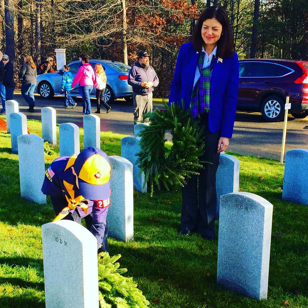 Kelly Ayotte, blue blazer, wreath, SD Desktop Wallpaper