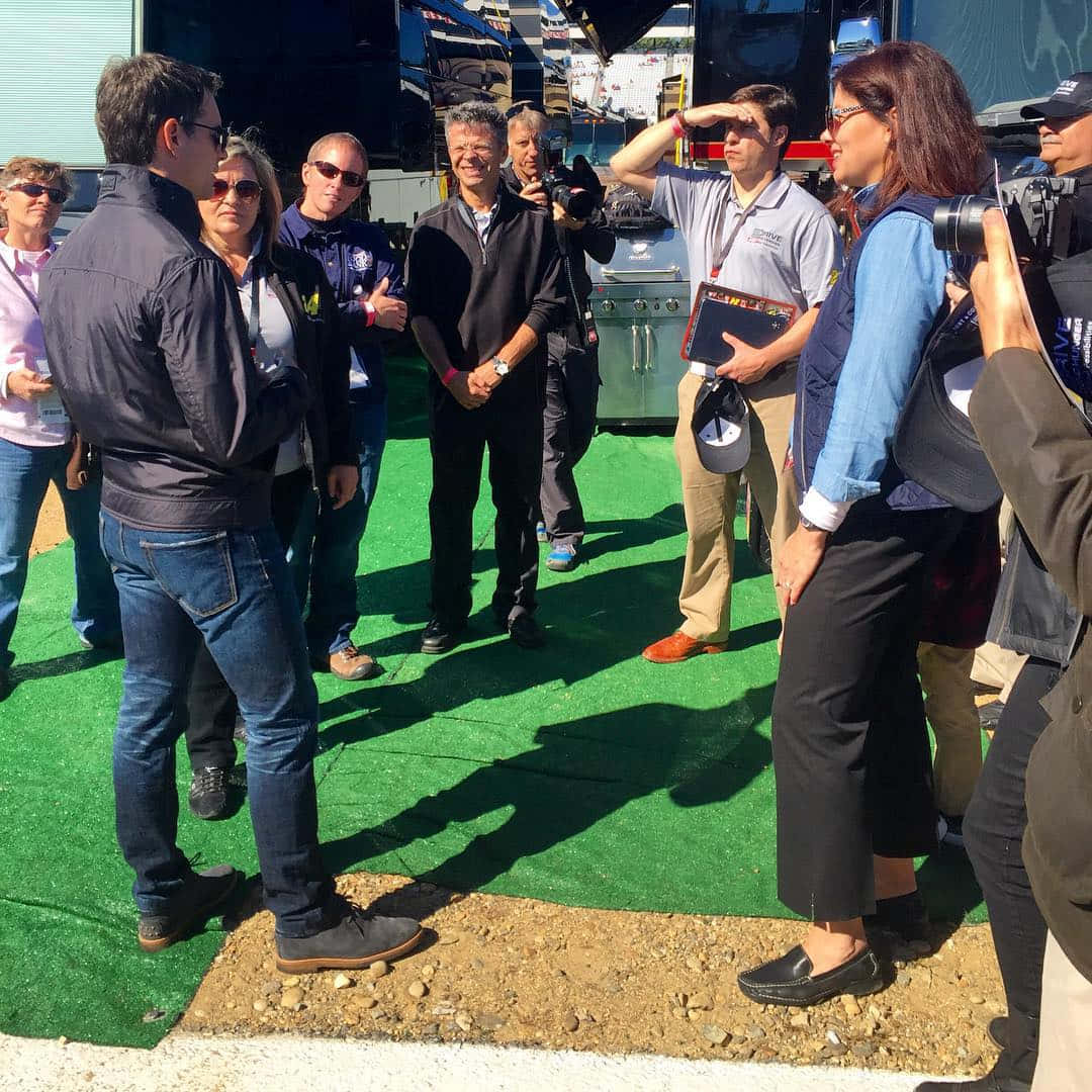 Kelly Ayotte, green turf, sunny outdoor event, SD Desktop Wallpaper