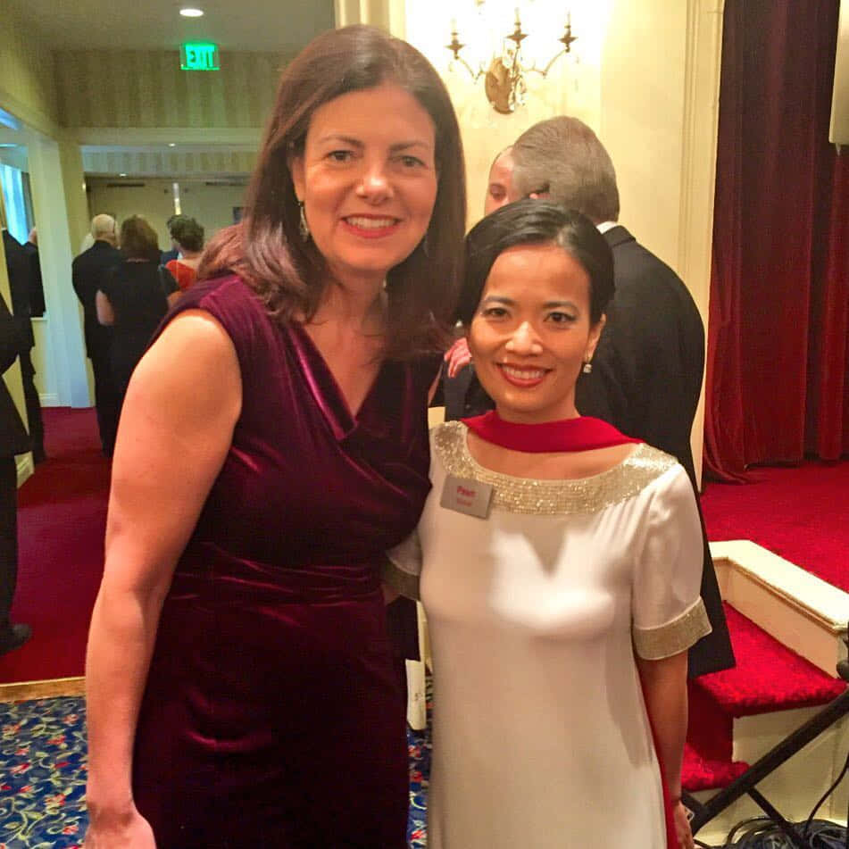 Kelly Ayotte, red carpet, chandeliers, SD Desktop Wallpaper