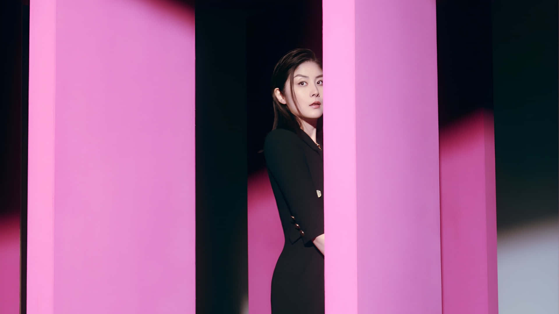 Kelly Chen, black dress, glowing pink vertical panels, Full HD Desktop Wallpaper