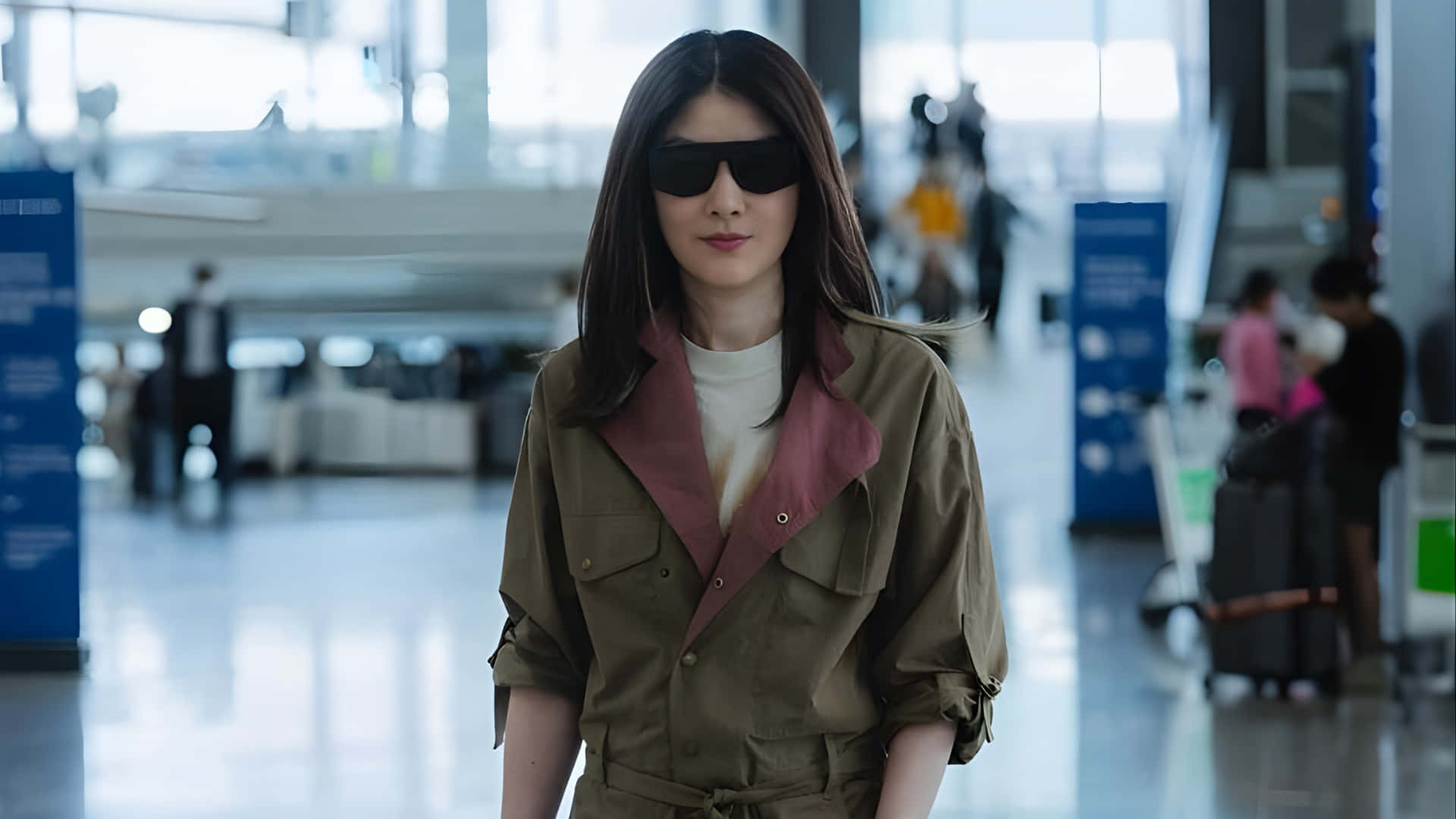 Kelly Chen, green military jacket, black sunglasses, Full HD Desktop Wallpaper