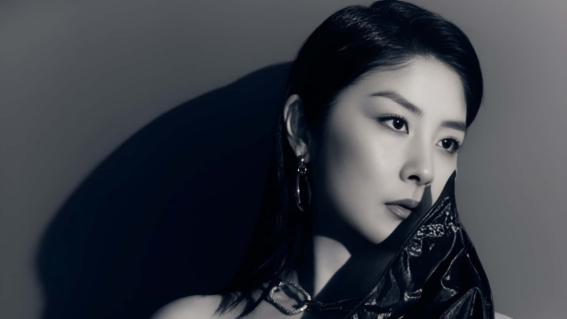 Kelly Chen, black and white portrait, dark hair, Full HD Desktop Wallpaper