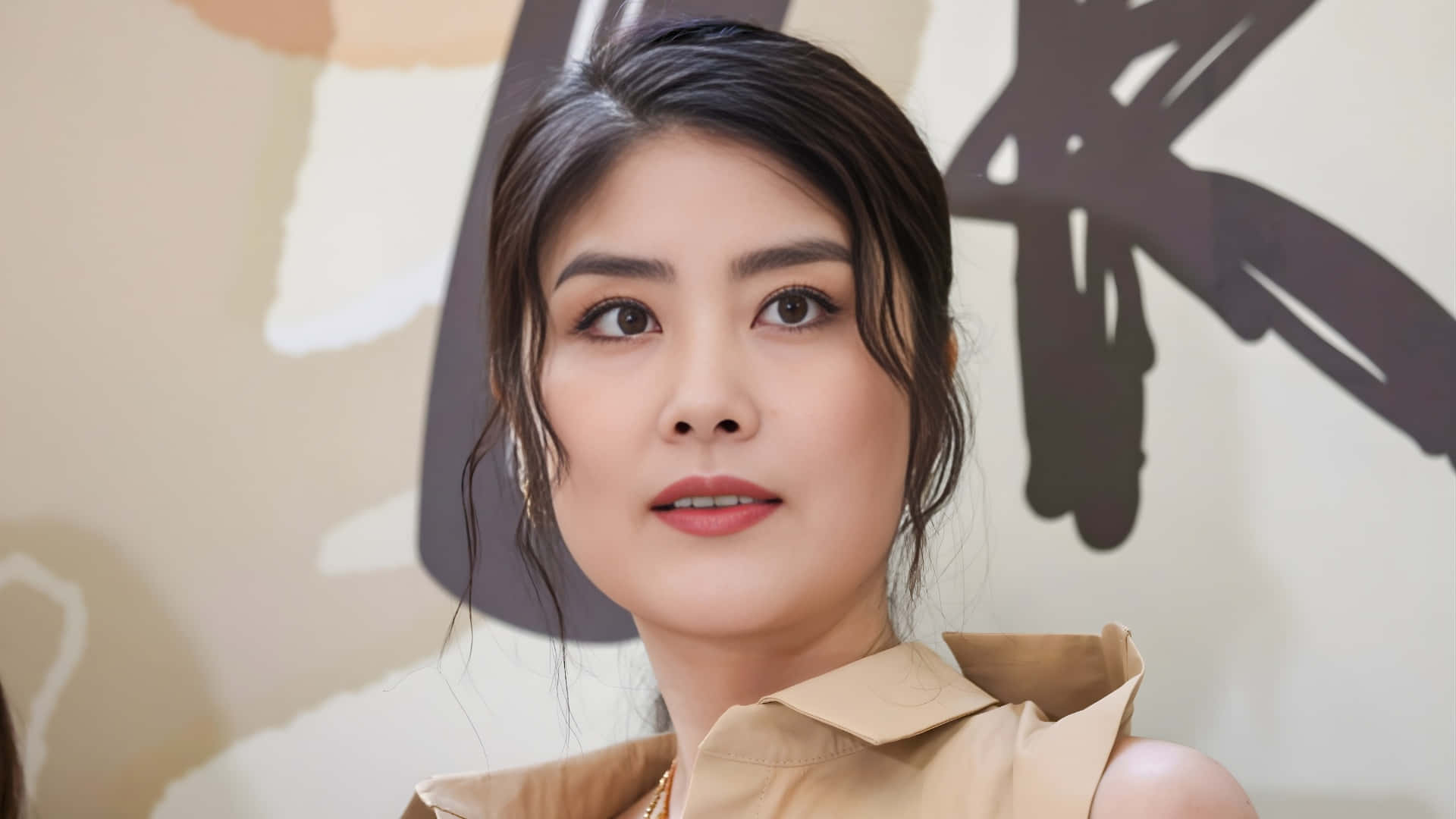 Kelly Chen, beige sleeveless blouse, beige wall, Full HD Desktop Wallpaper