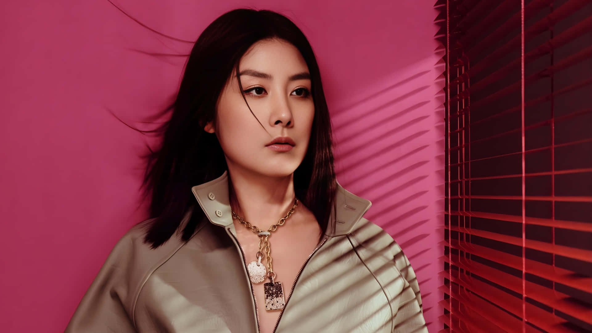Kelly Chen, beige jacket, layered gold necklaces, Full HD Desktop Wallpaper
