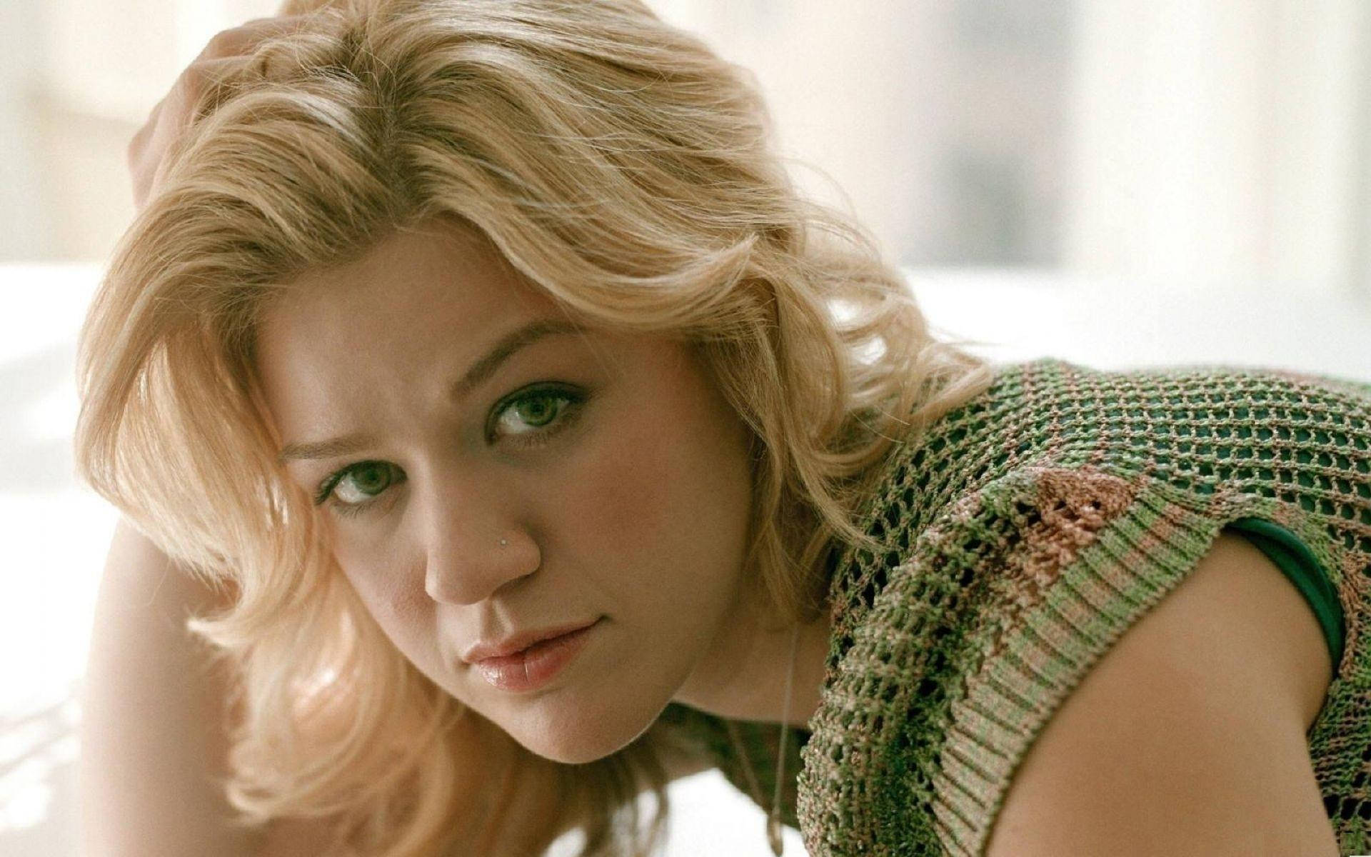 Kelly Clarkson, blonde hair, green eyes, Full HD Desktop Wallpaper