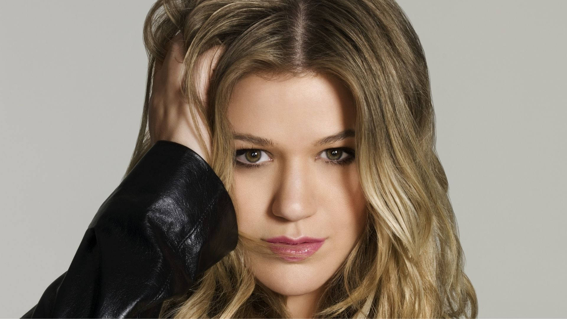 Kelly Clarkson, wavy blonde hair, black leather jacket, Full HD Desktop Wallpaper