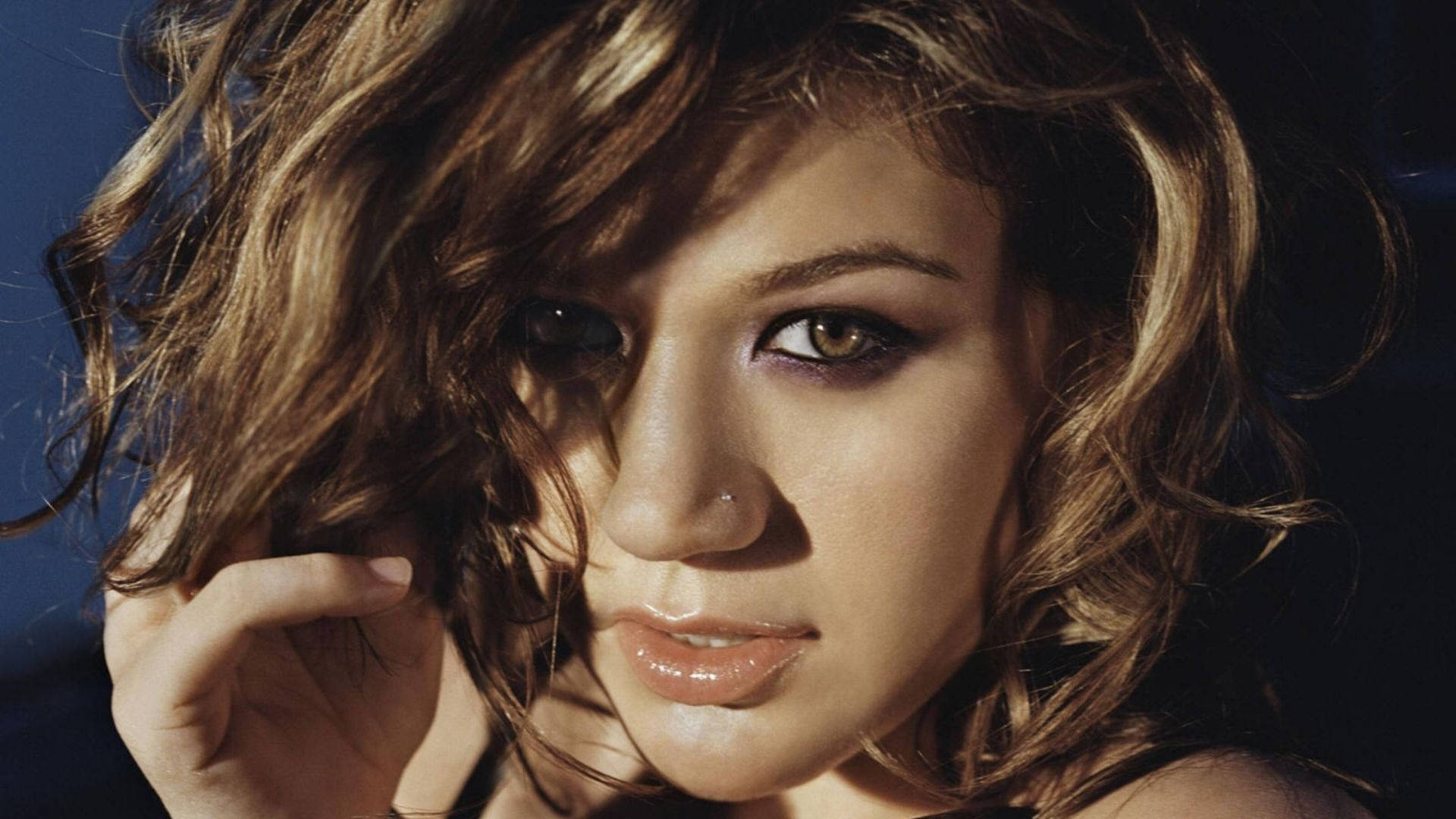 Kelly Clarkson, wavy brown hair, smoky eye makeup, Full HD Desktop Wallpaper