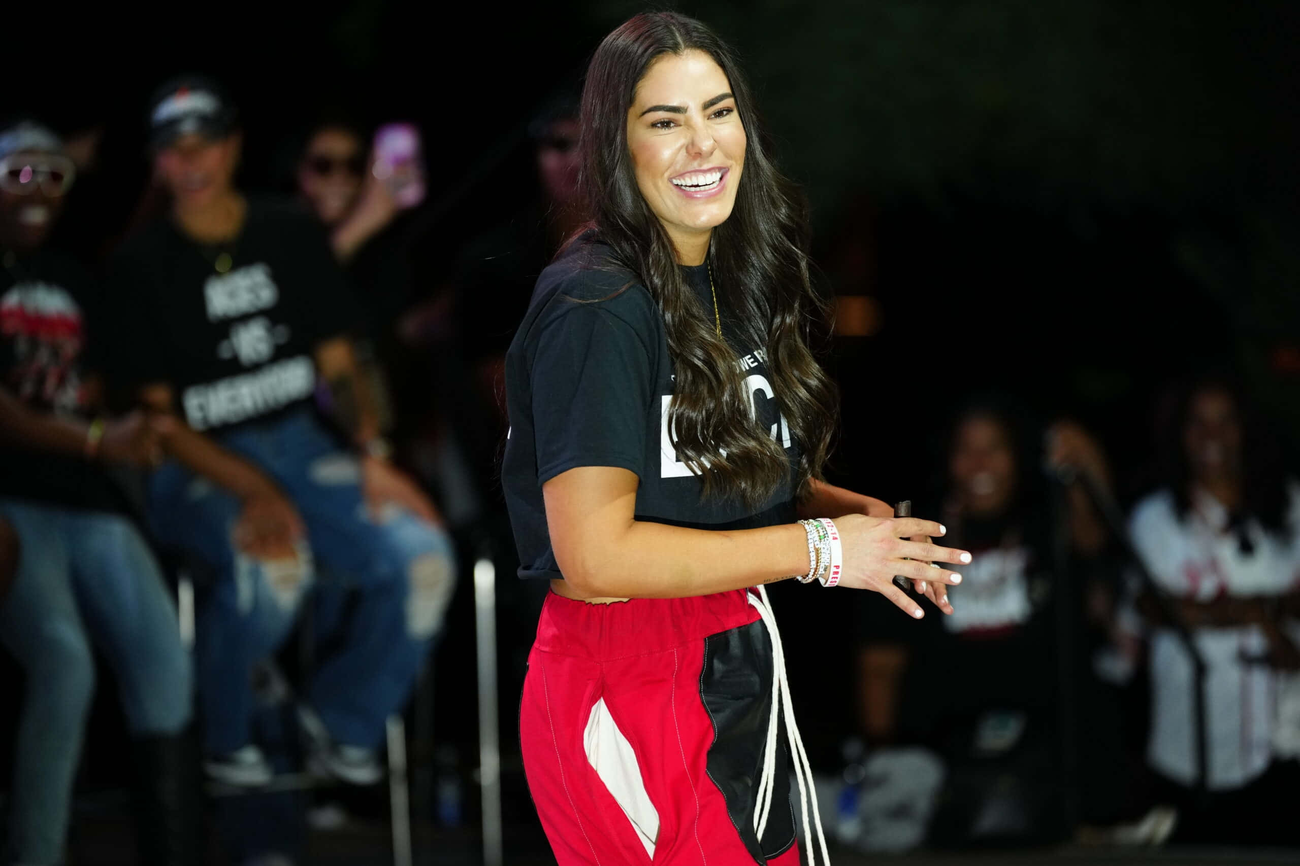 Kelsey Plum, red and black athletic wear, center stage, 2K Desktop Wallpaper