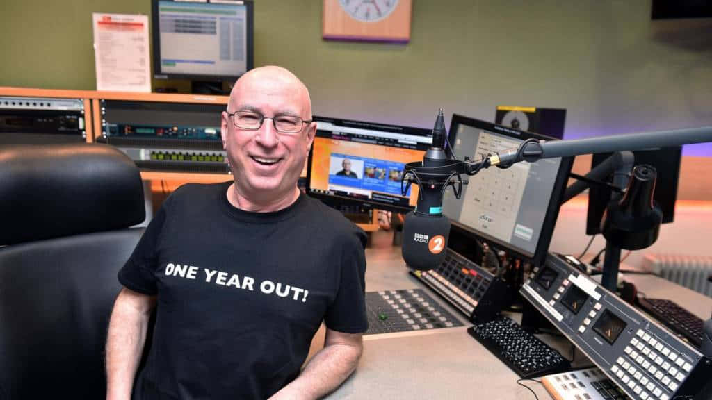 Ken Bruce, radio studio desk, monitors, SD Desktop Wallpaper