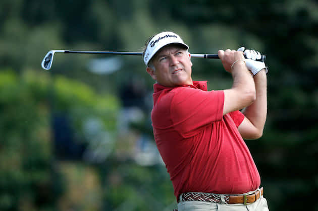 Ken Duke, red shirt, golf club, SD Desktop Wallpaper