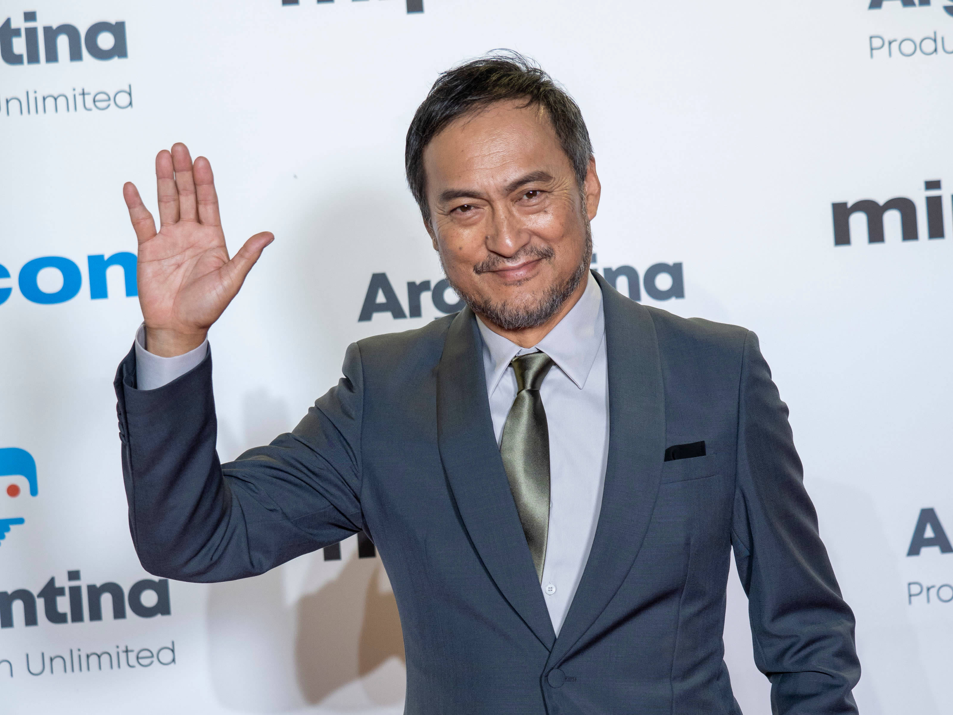 Ken Watanabe, red carpet, gray suit, 2K Desktop Wallpaper
