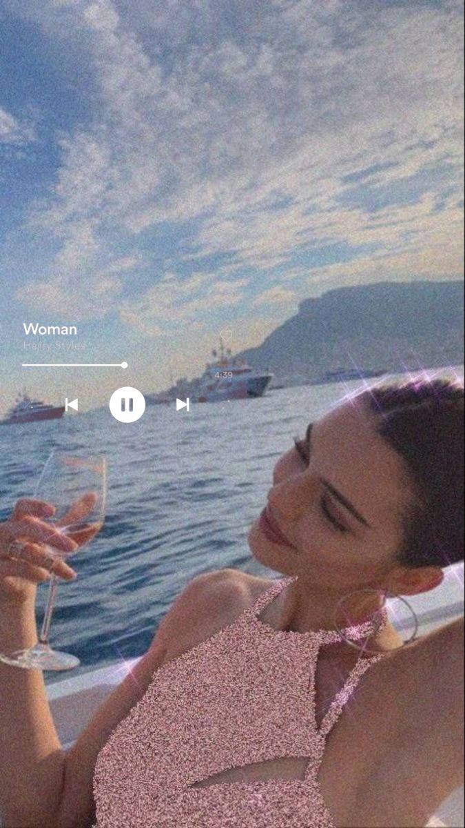 Kendall Jenner, sparkling pink top, boat, SD Phone Wallpaper