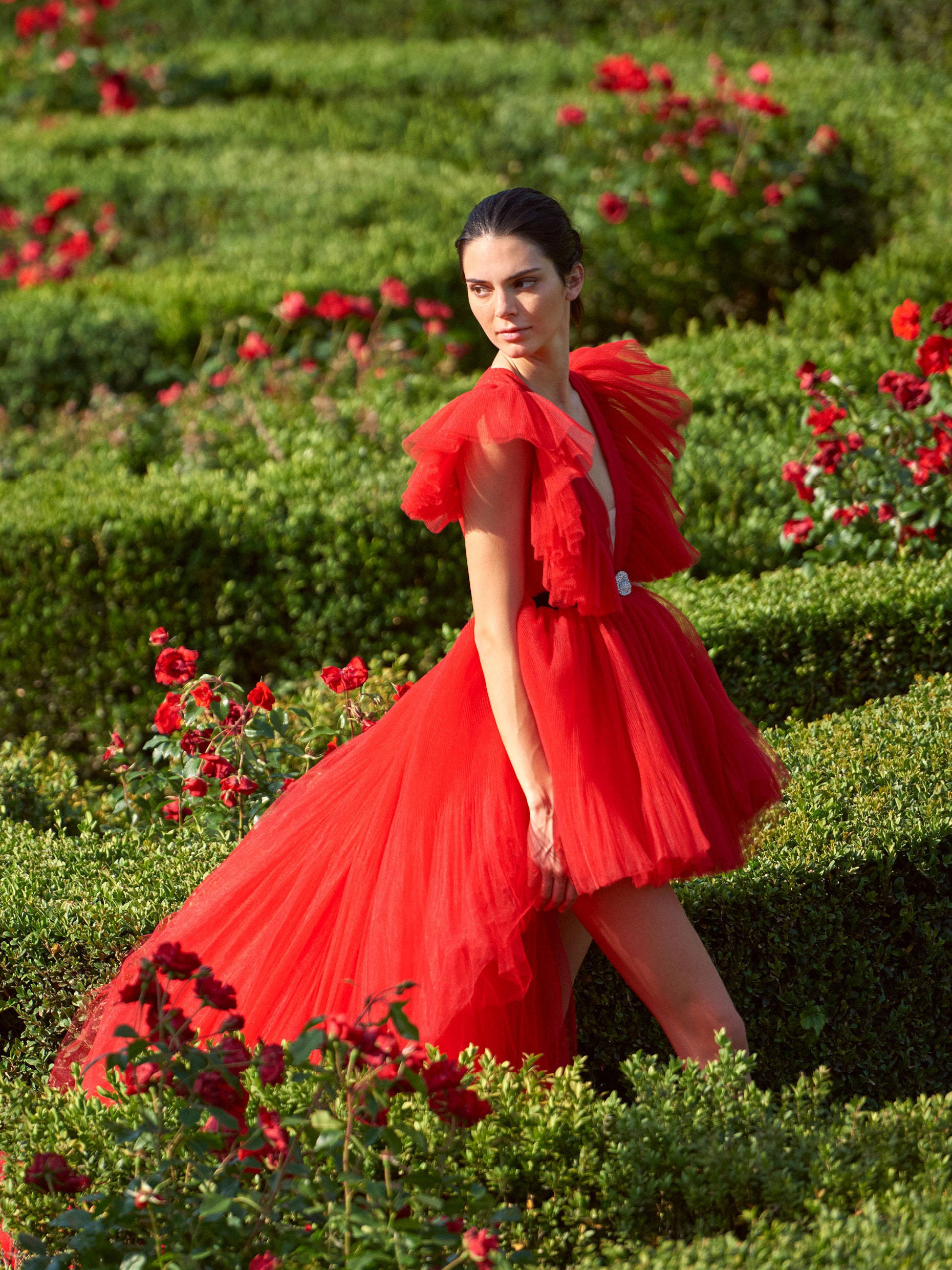 Kendall Jenner, H&M, voluminous red tulle dress, Full HD Phone Wallpaper