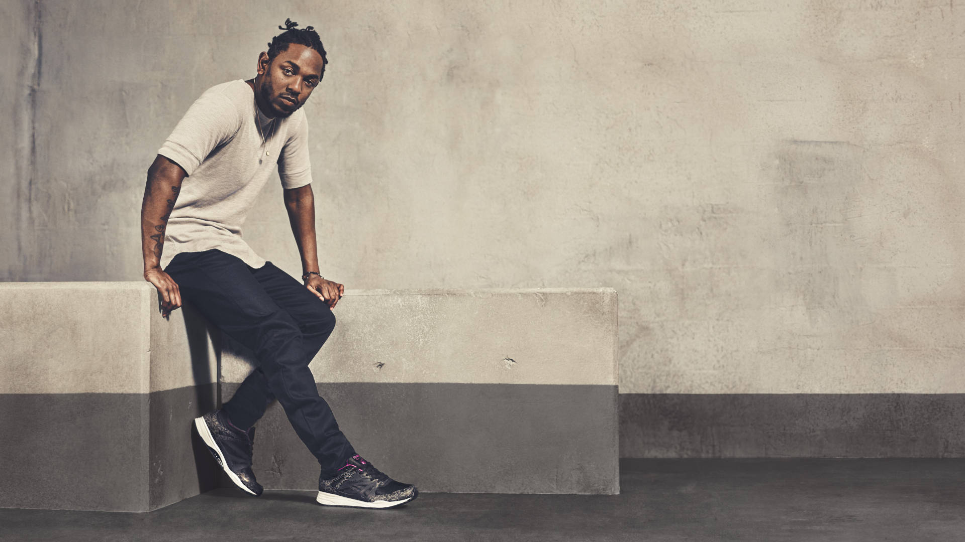 Kendrick Lamar, concrete bench, textured wall, Full HD Desktop Wallpaper