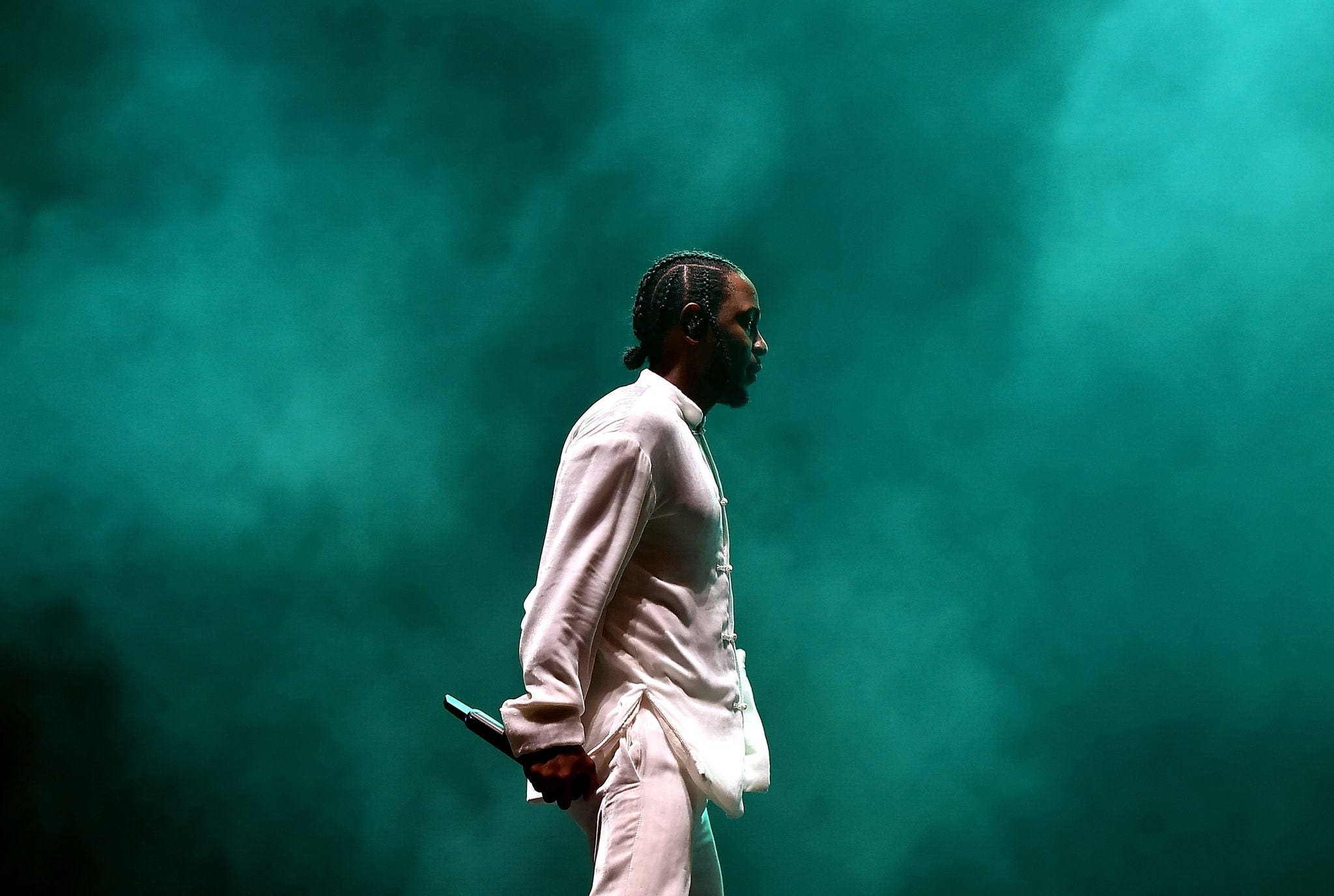 Kendrick Lamar, white suit, hazy teal-lit stage, Full HD Desktop Wallpaper