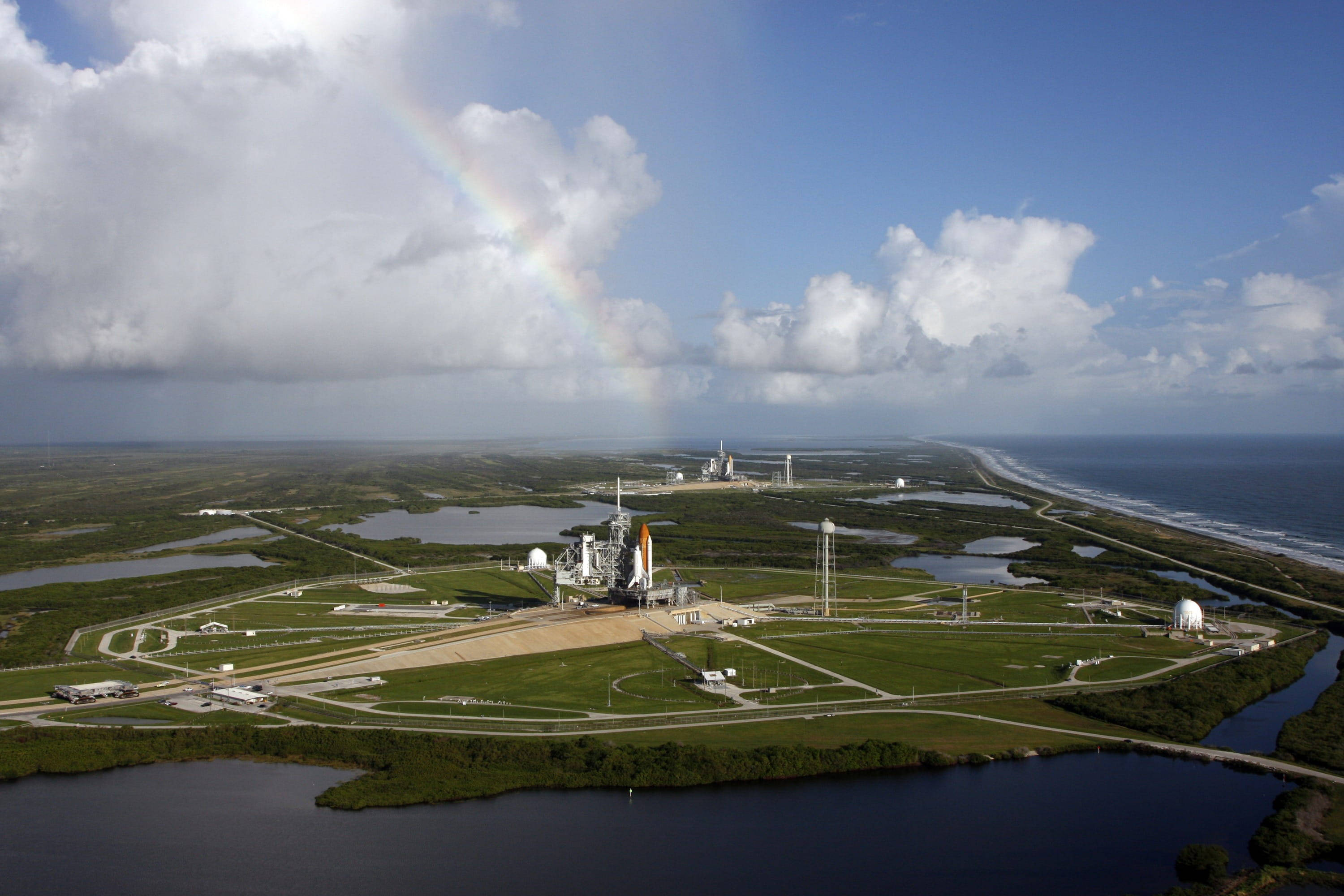 Kennedy Space Center, rocket launch pad, vibrant rainbow, 2K Desktop Wallpaper