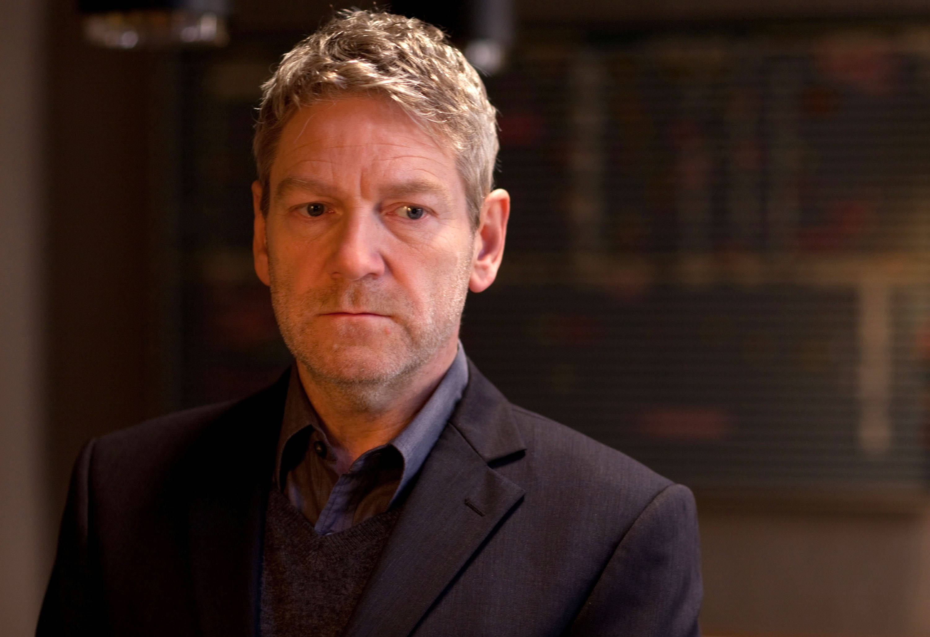 Kenneth Branagh, dark suit, sweater vest, 2K Desktop Wallpaper
