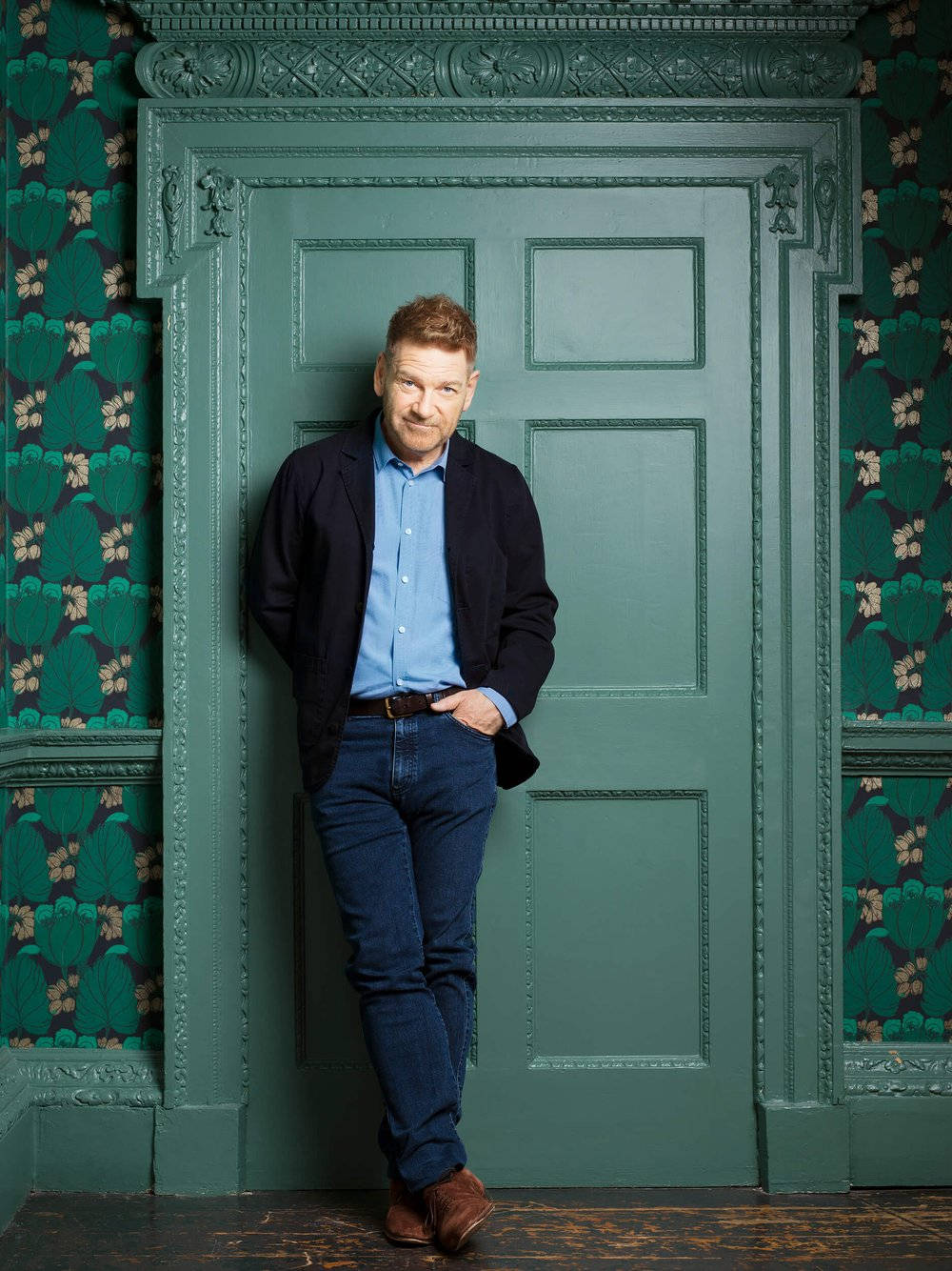 Kenneth Branagh, blue shirt, jeans, HD Phone Wallpaper