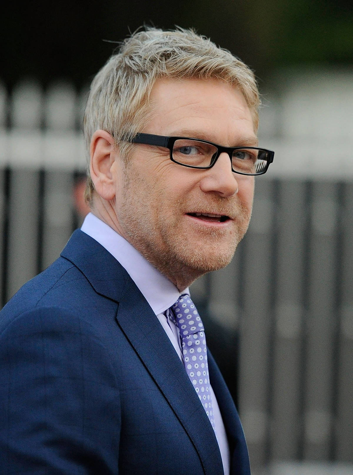 Kenneth Branagh, blond hair, black glasses, HD Phone Wallpaper
