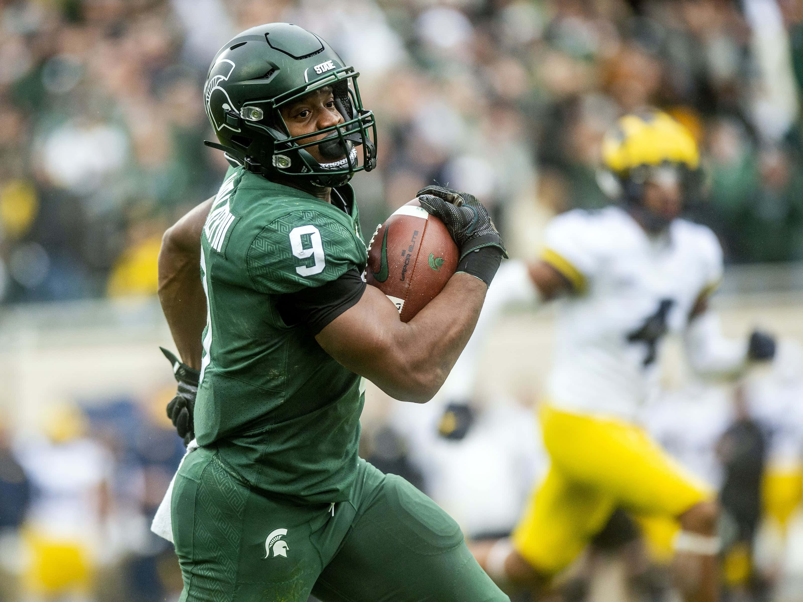 Kenneth Walker III, football player, green uniform, 2K Desktop Wallpaper