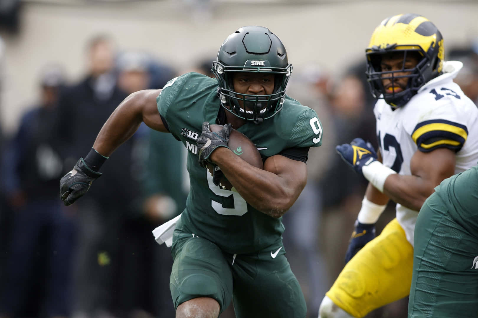 Kenneth Walker III, Michigan State football player, green jersey, HD Desktop Wallpaper