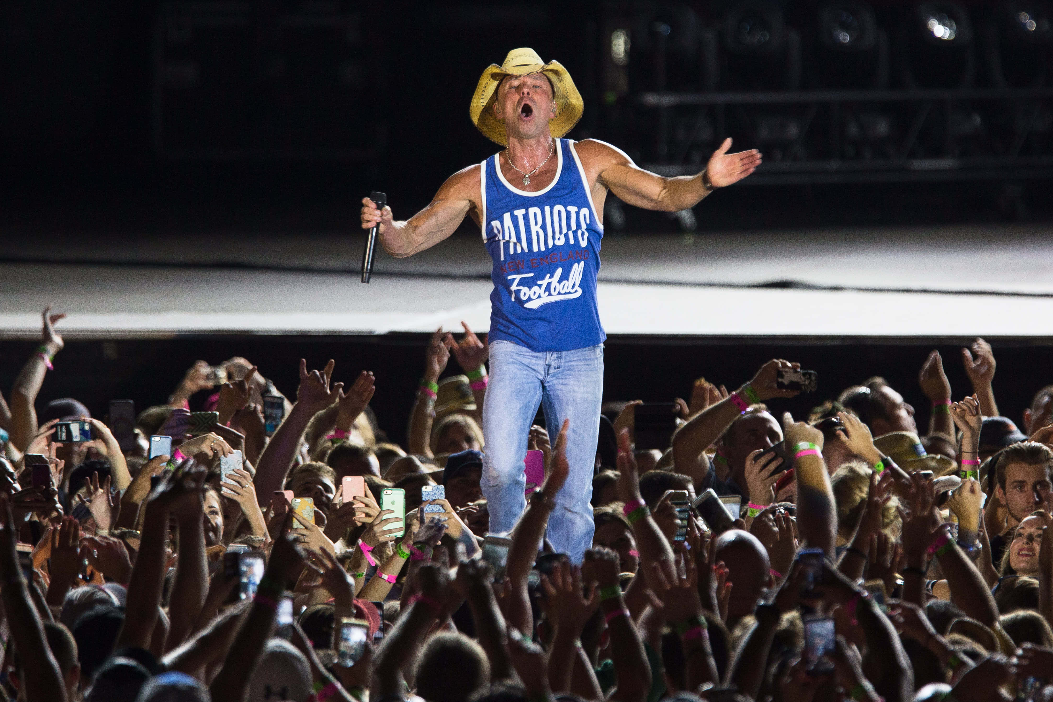 Kenny Chesney, cowboy hat, blue Patriots Football tank top, 4K Desktop Wallpaper