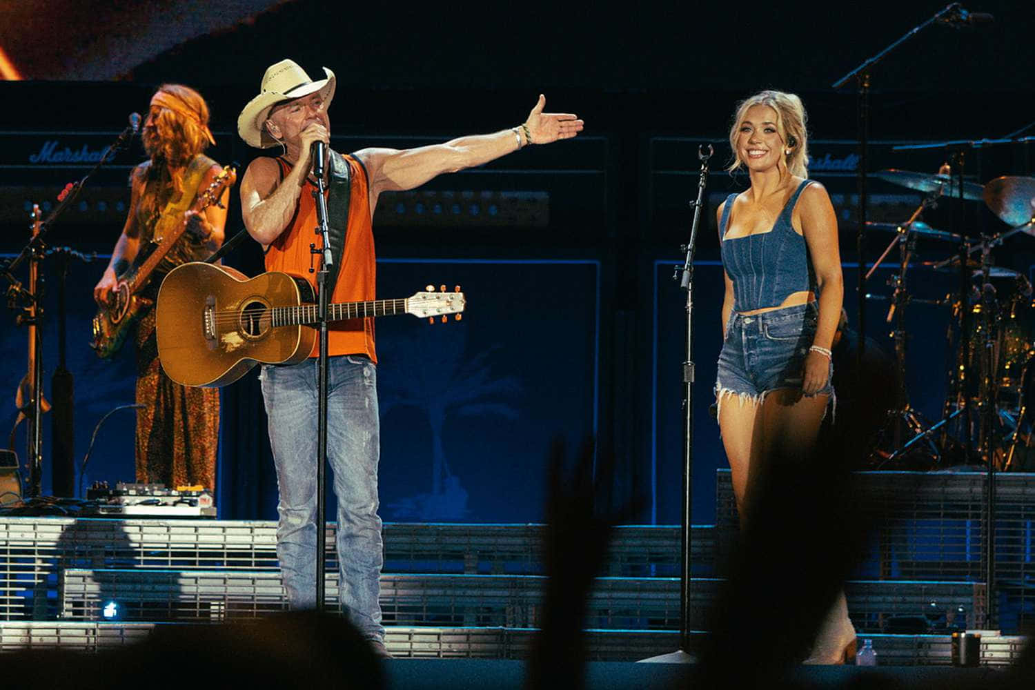 Kenny Chesney, concert performance, guitarist, HD Desktop Wallpaper